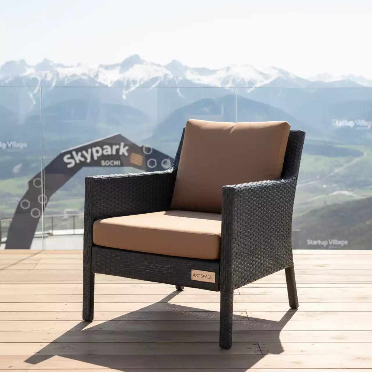 Аренда Кресло плетеное с подушками Palermo антрацит светло коричневый в Skypark Sochi — ART SPACE