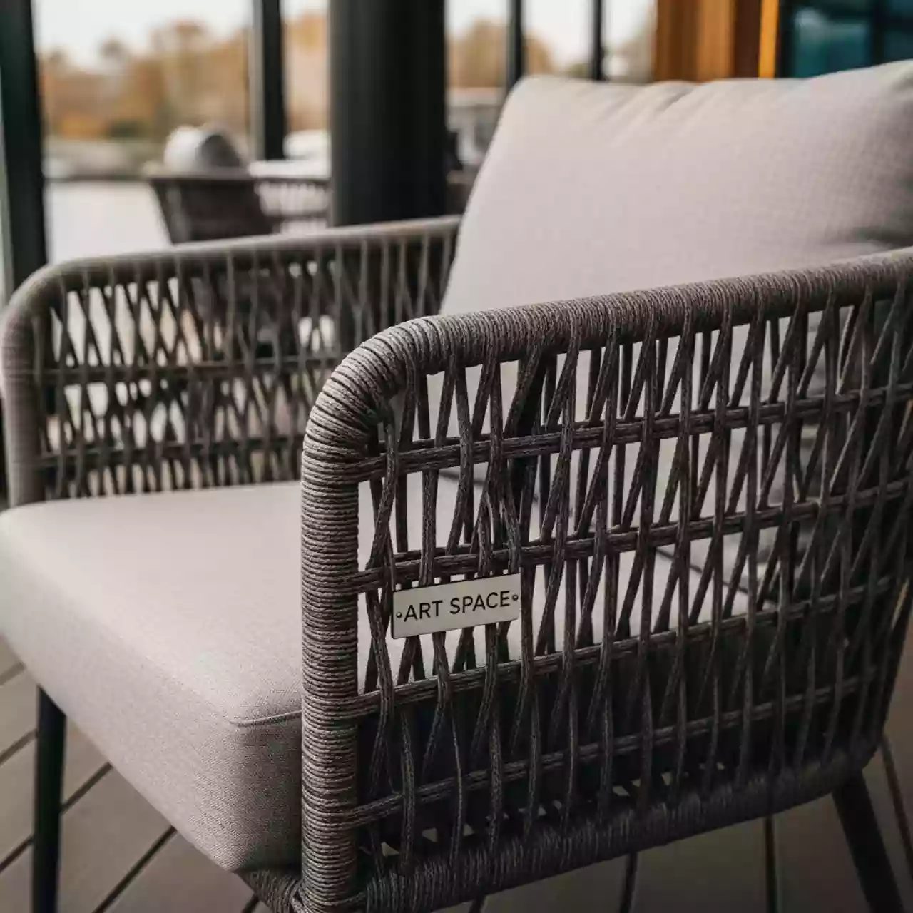 Аренда Кресло плетеное с подушкой Bitta в ресторане «Voda» — ART SPACE