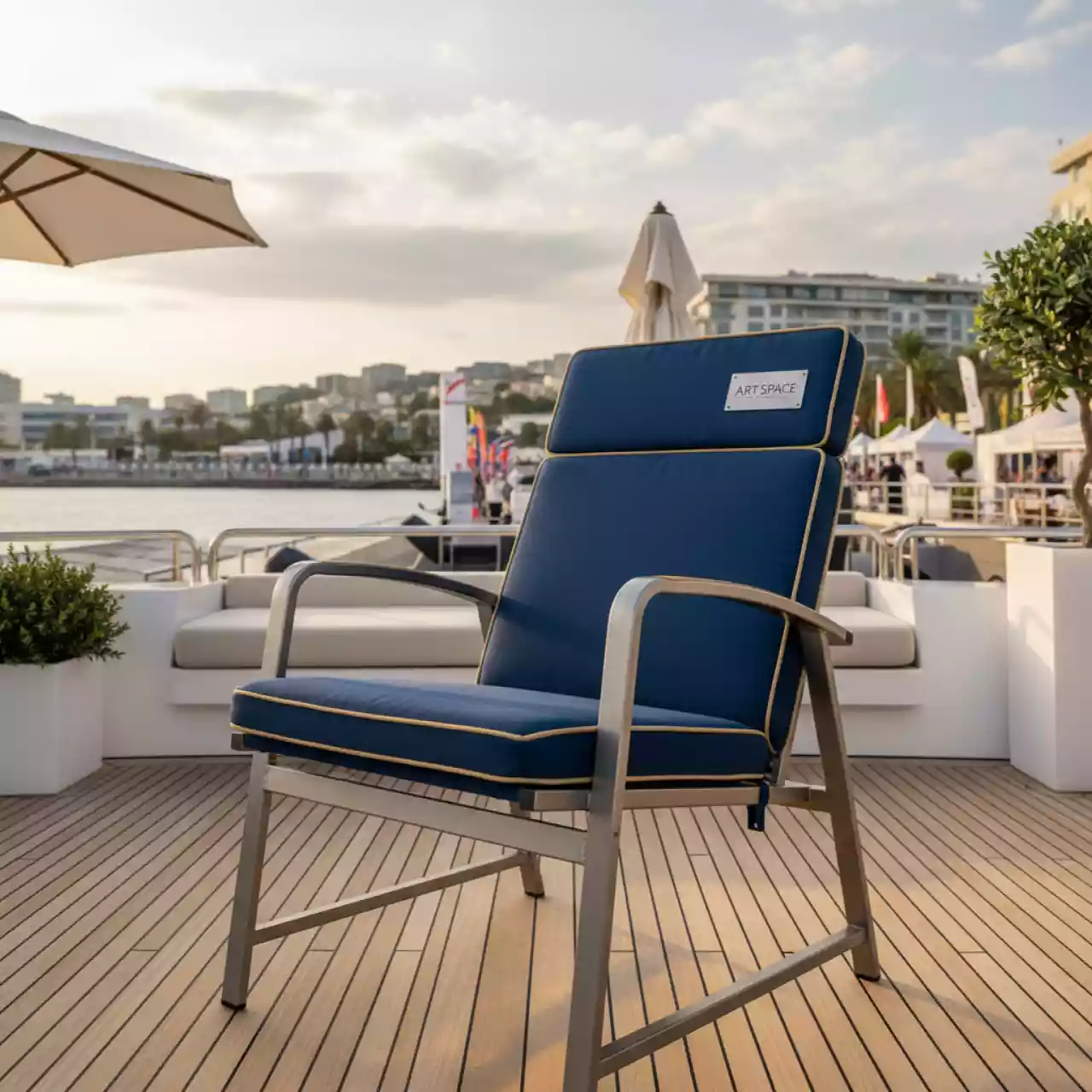 Аренда Кресло раскладное Эпларо на VIP теплоходе (Морпорт Сочи) — ART SPACE