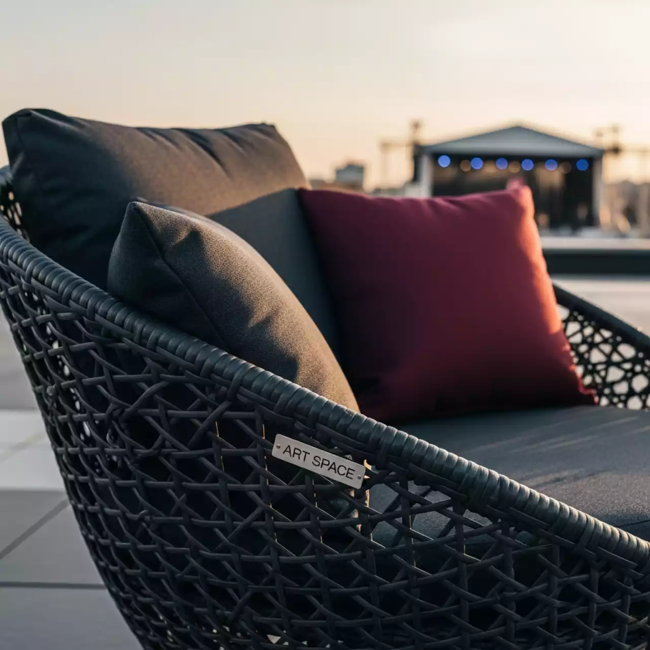 Аренда Кресло шезлонг плетеное с подушкой Bahza в Сочи Парк Отеле — ART SPACE