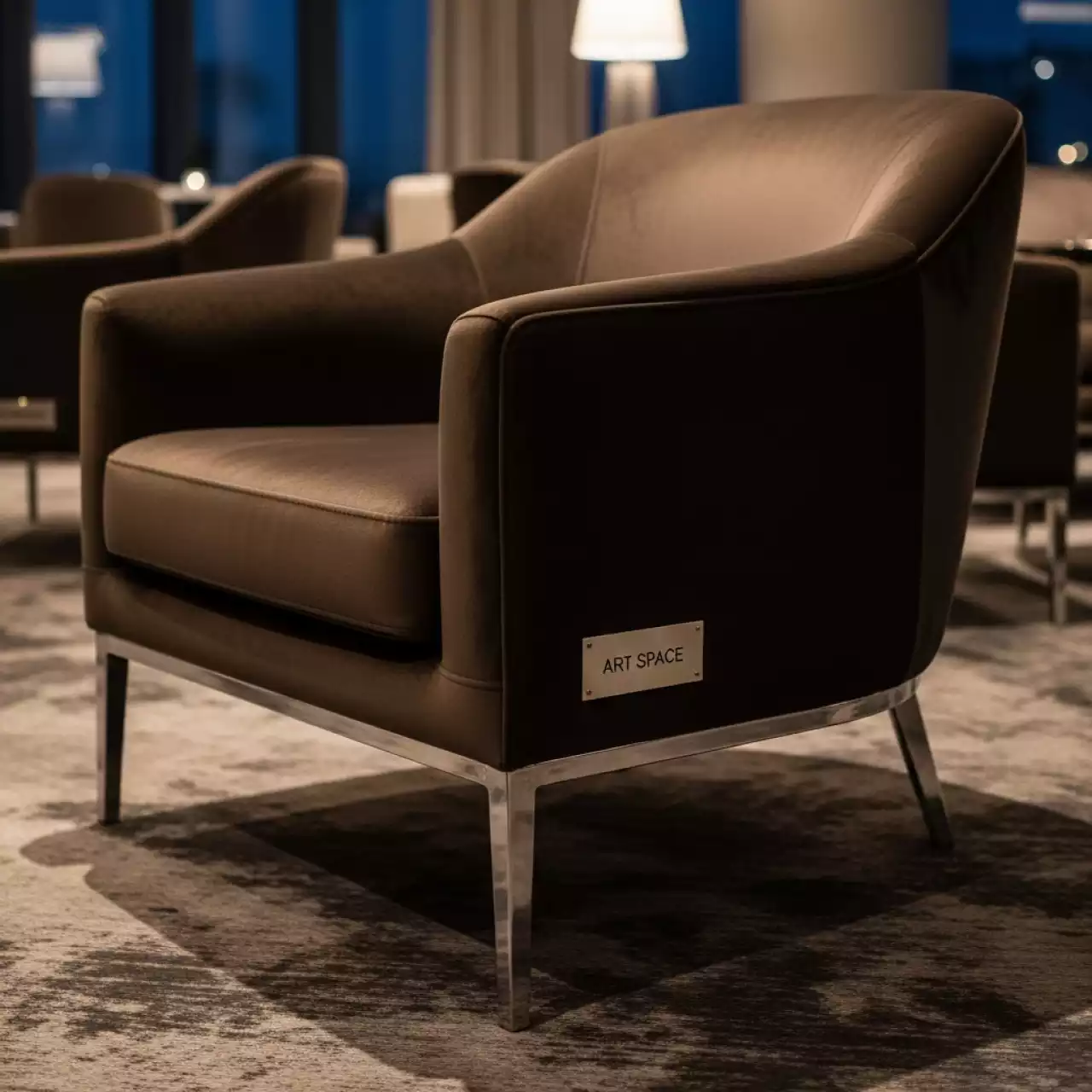 Аренда Кресло silver mokka Andrian в Radisson Collection Paradise — ART SPACE