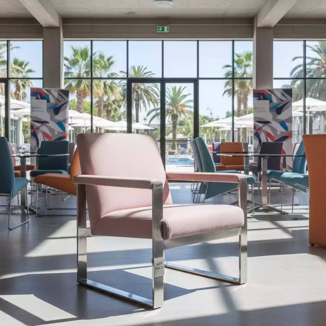 Аренда Кресло silver pink Andrian в Novotel Resort — ART SPACE