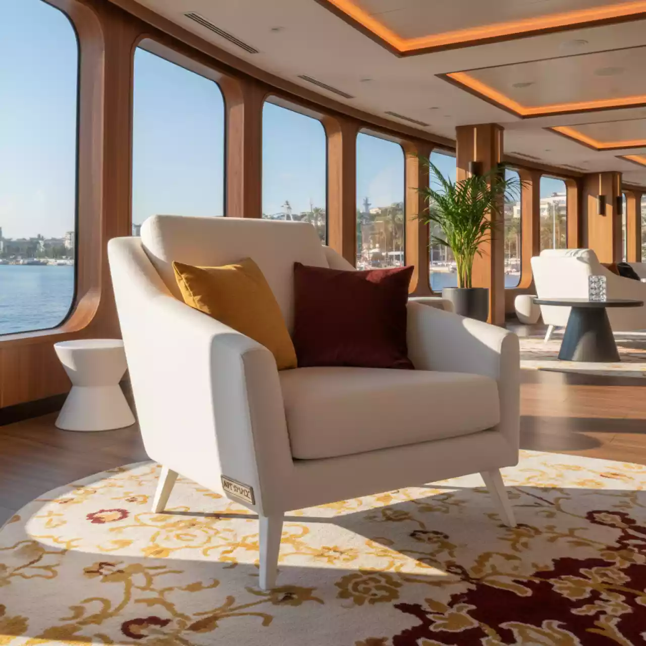 Аренда Кресло Solsta White на VIP теплоходе (Морпорт Сочи) — ART SPACE