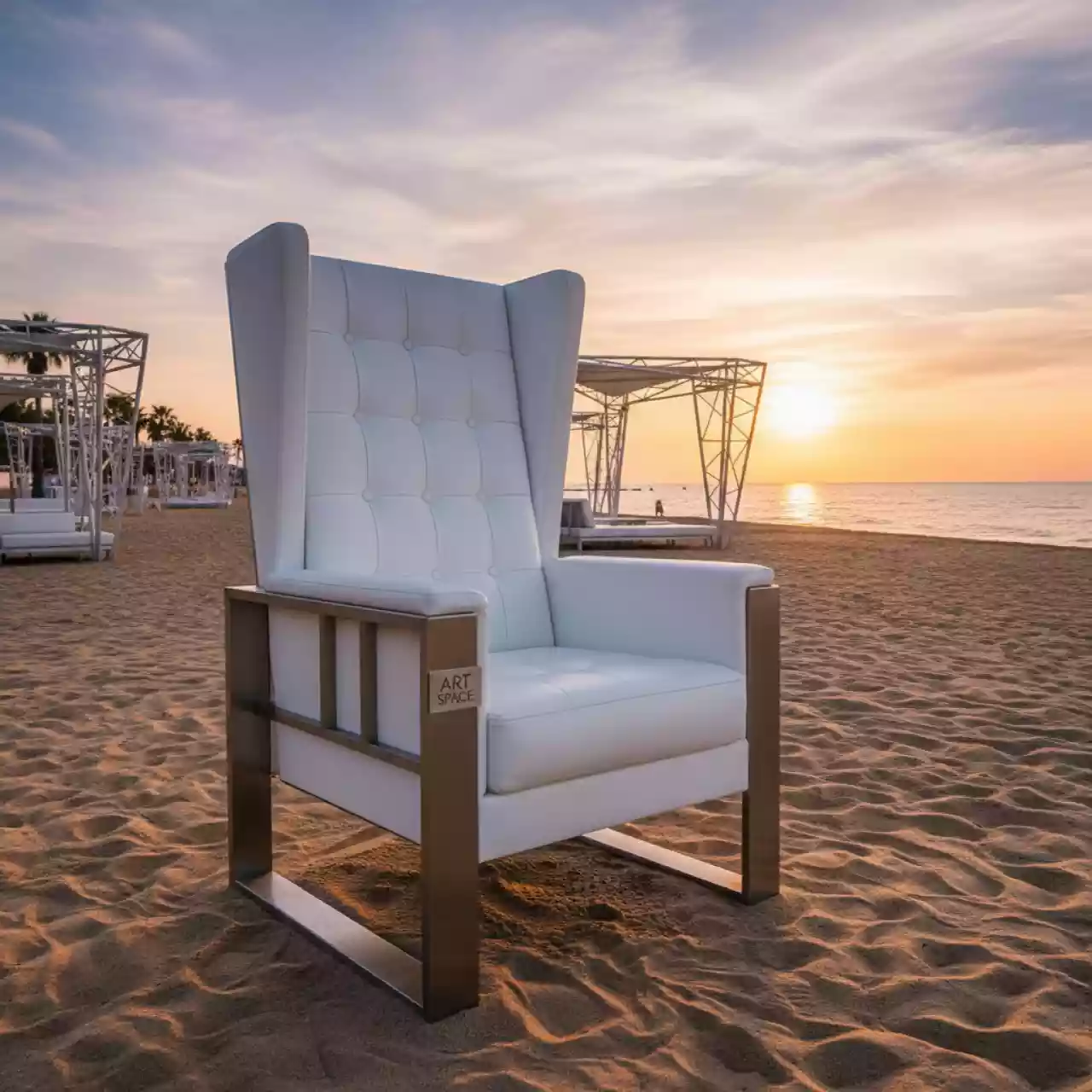 Аренда Кресло трон Throne White на пляже «Мандарин» — ART SPACE