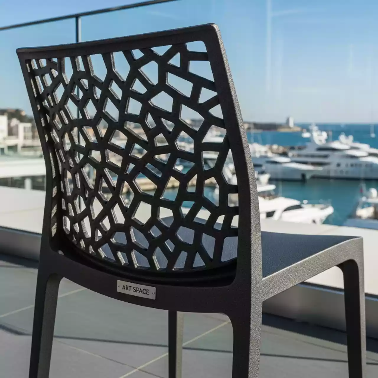 Аренда Кресло Valencia из литого алюминия в ресторане «D.O.M» — ART SPACE