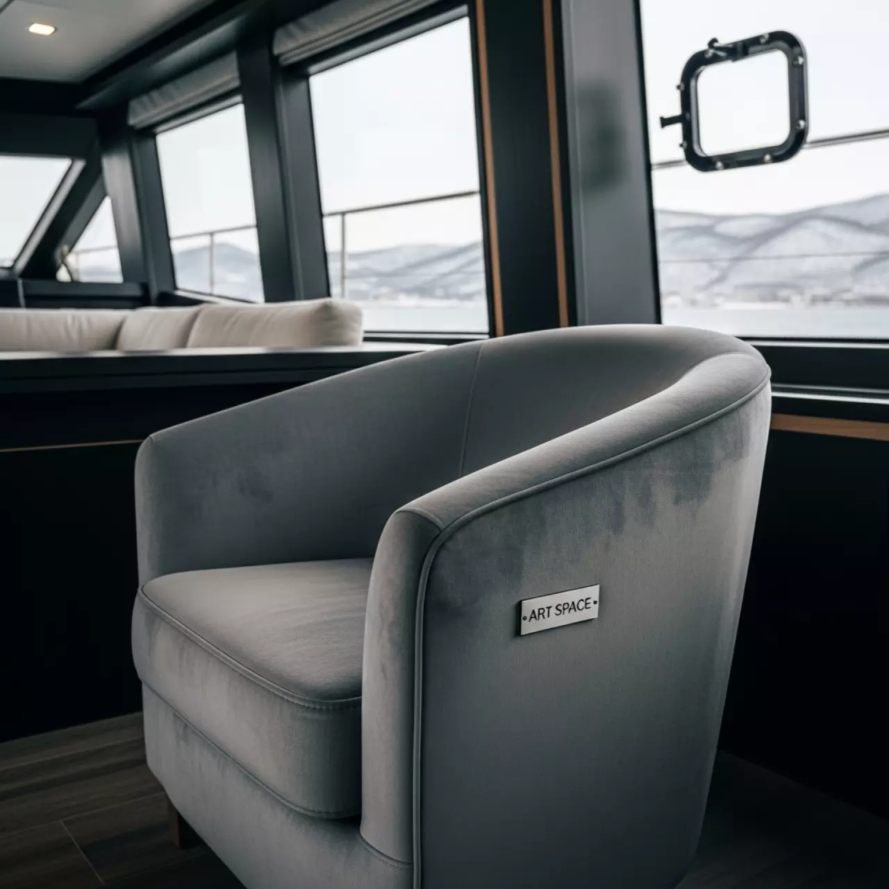 Аренда Кресло велюр серый Zefir на VIP-яхте (Имеретинский порт) — ART SPACE