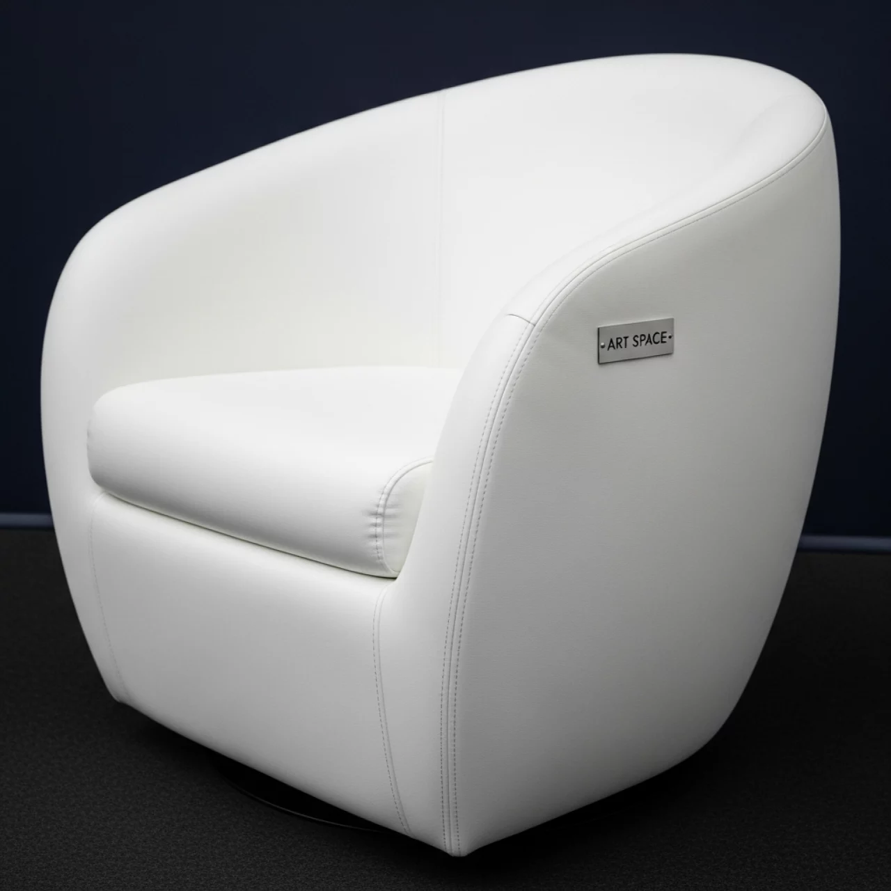 Аренда Кресло яйцо Scoop белое в ресторане «La Terrazza» — ART SPACE