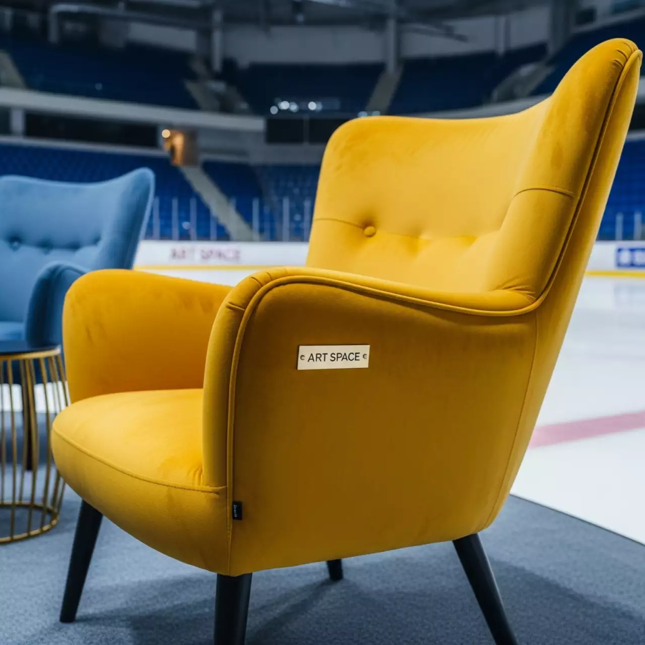 Аренда Кресло желтый вельвет Orion в ледовой арене «Шайба» — ART SPACE