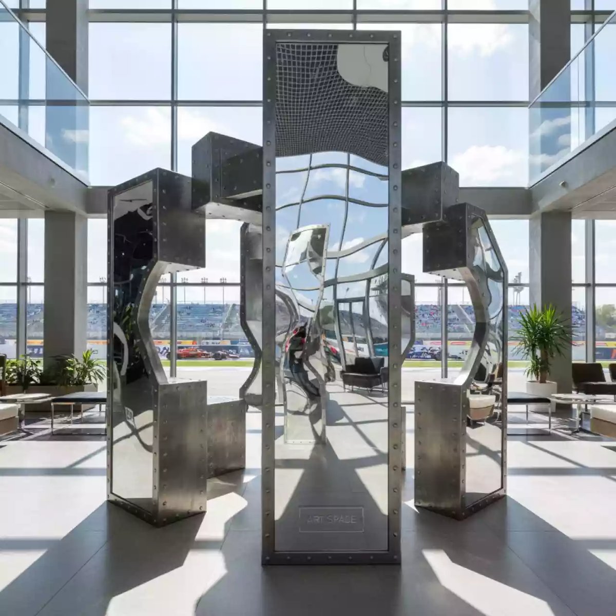 Аренда Кривые зеркала в Delta Sirius — ART SPACE