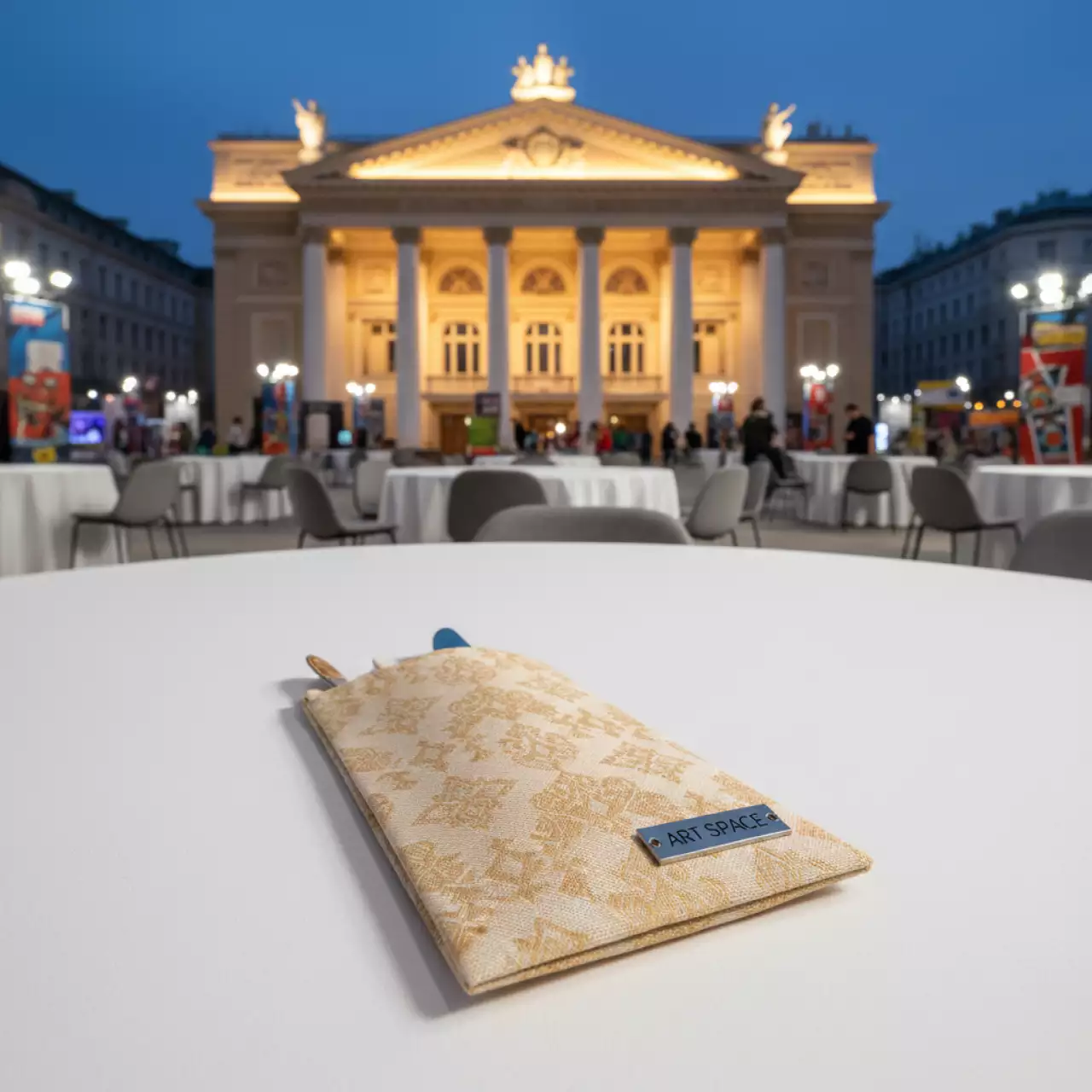 Аренда Куверт на 2 прибора журавинка вензель шампань в Зимнем театре — ART SPACE