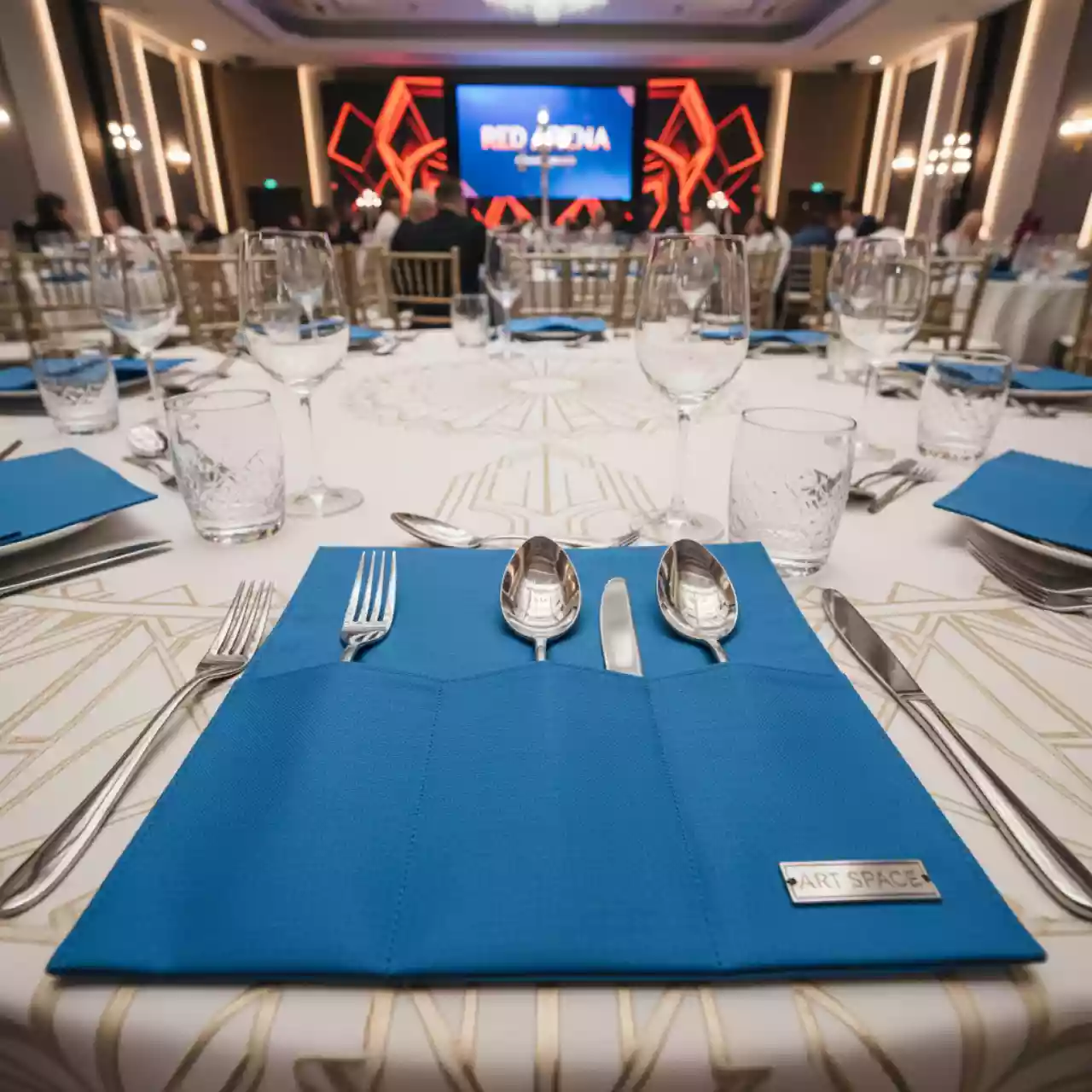 Аренда Куверт на 3 прибора журавинка гладь васильковый в Red Arena — ART SPACE