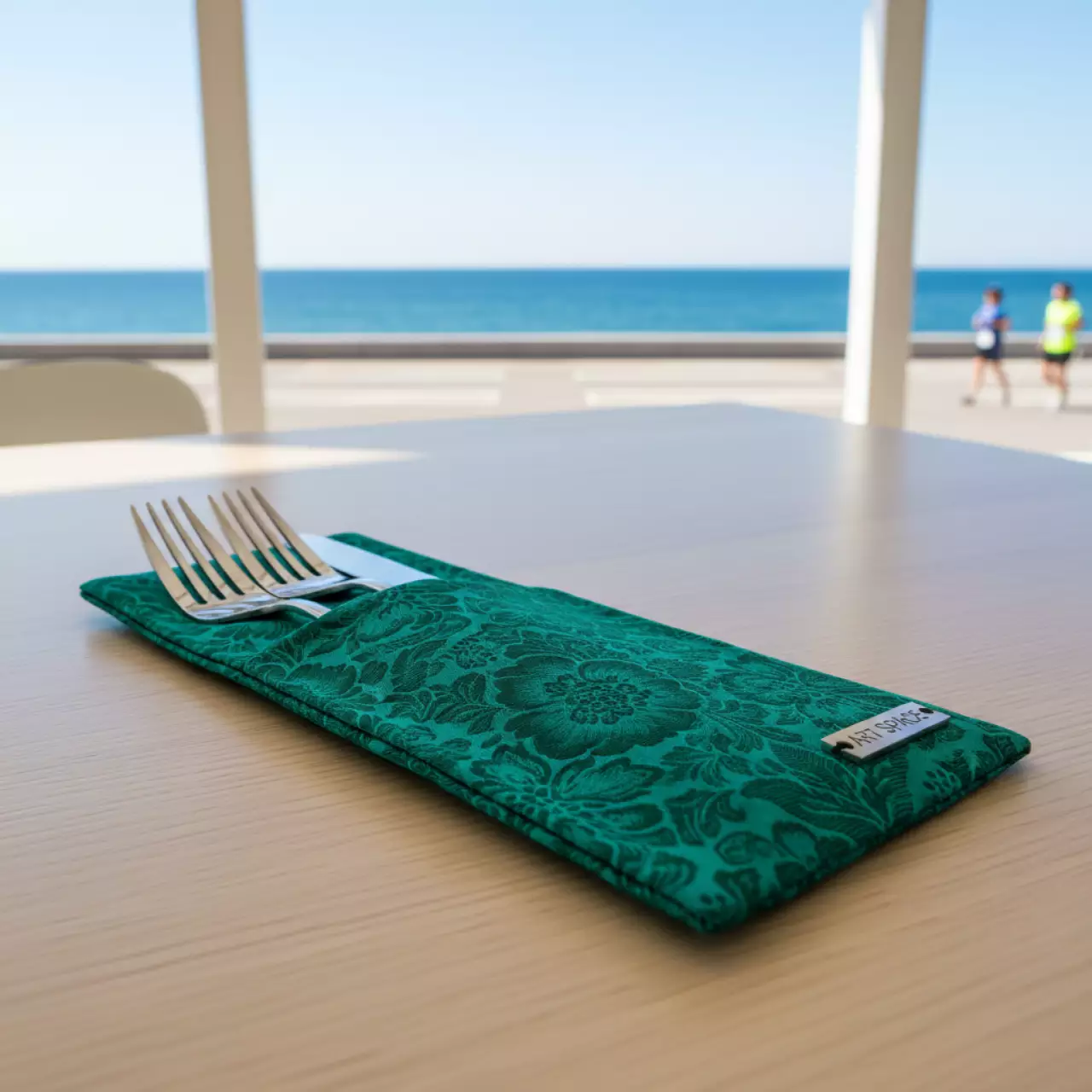 Аренда Куверт журавинка цветок на 2 прибора изумрудный на Имеретинской набережной — ART SPACE