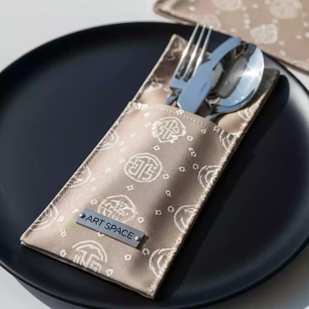 Аренда Куверт журавинка вензель на 2 прибора шампань в Mantera Supreme — ART SPACE