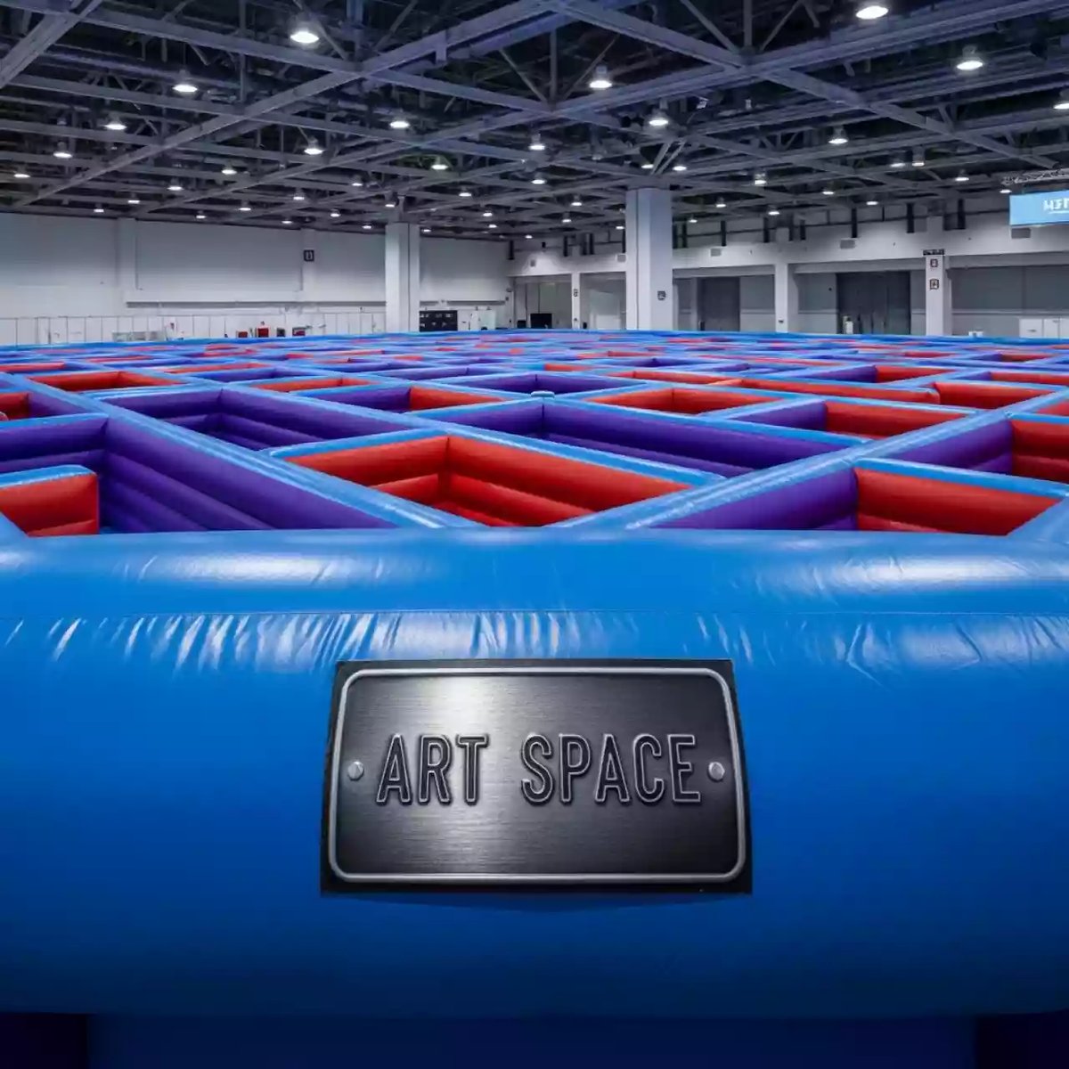 Аренда Лабиринт надувной 10х10 м в МФК «Горный» — ART SPACE