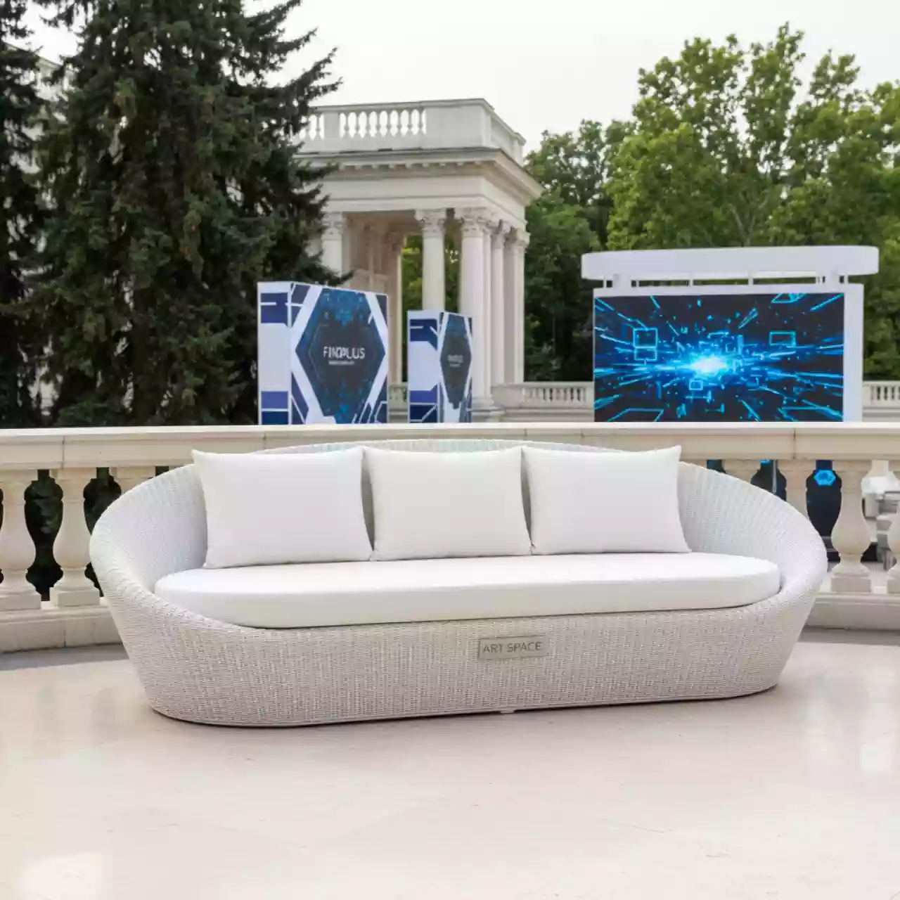 Аренда Лаунж диван плетеный TAG AC1417 WHT в санатории «Металлург» — ART SPACE