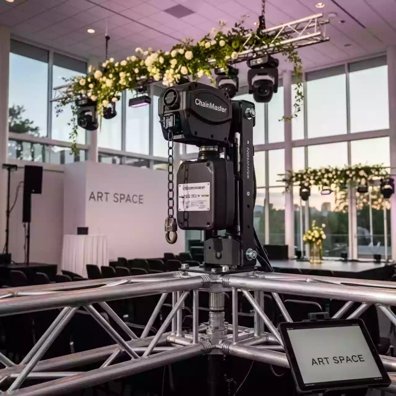 Аренда Лебедка электрическая ChainMaster 1000 кг в Omega Sirius — ART SPACE