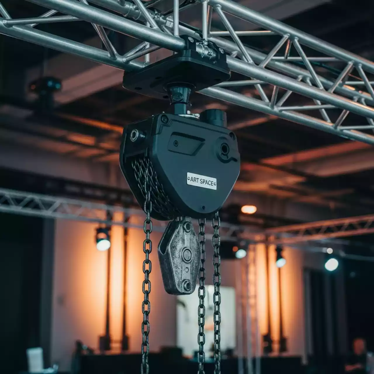 Аренда Лебедка электрическая ChainMaster BGV D 8 в конгресс-холле отеля Жемчужина — ART SPACE