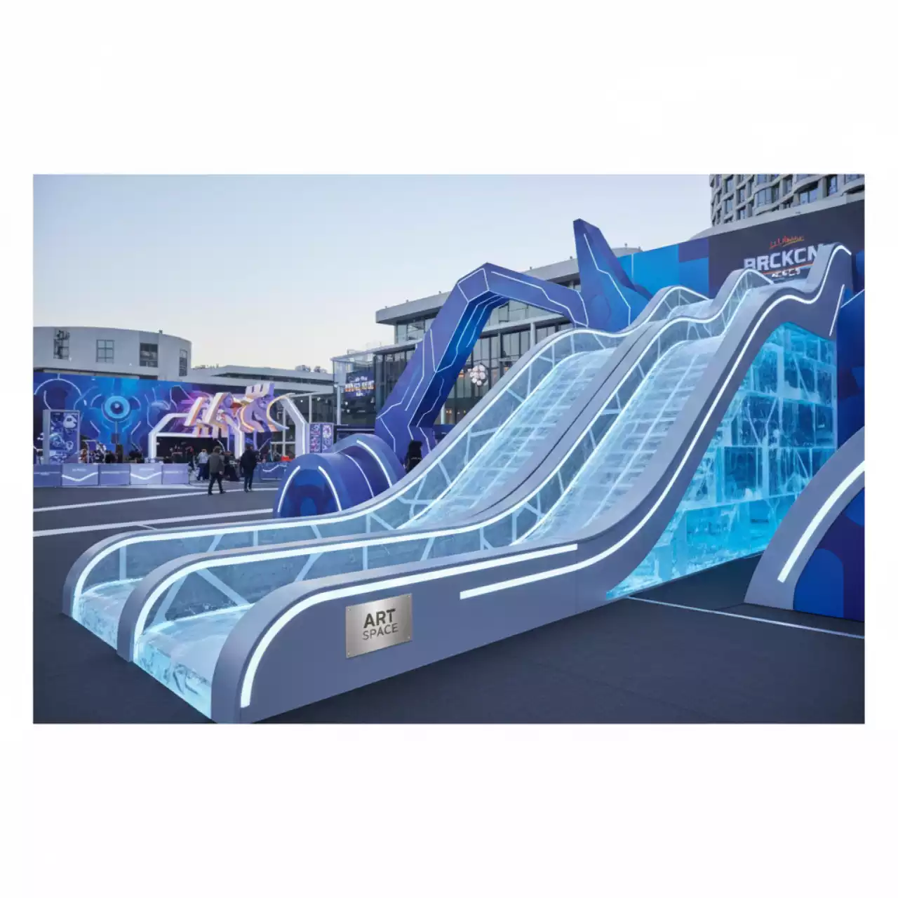 Аренда Ледяная горка Swan 2 в отеле Radisson Lazurnaya — ART SPACE