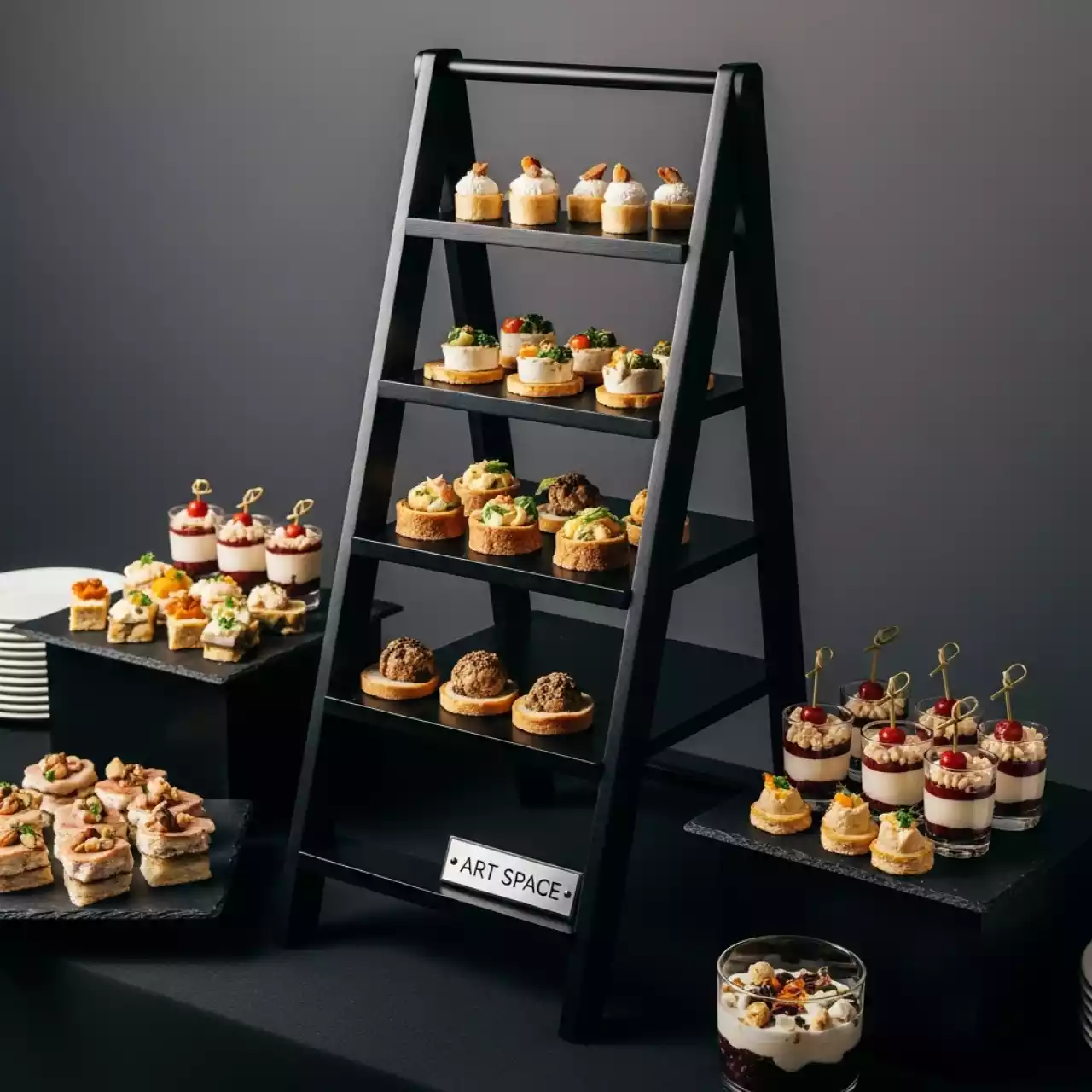 Аренда Лестница фуршетная черная 7 ярусов 65х40х20 см в отеле Hyatt Regency Sochi — ART SPACE