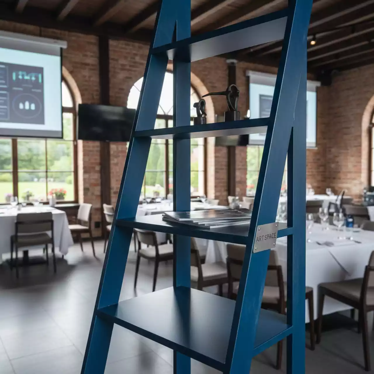Аренда Лестница в ресторане «Сыроварня» — ART SPACE