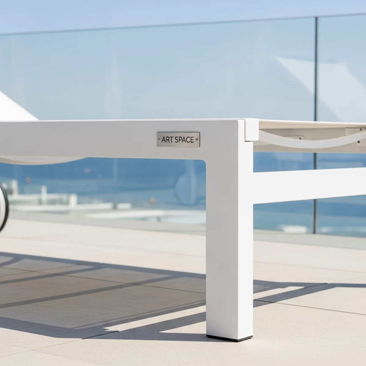 Аренда Лежак Andy алюминиевый белый в санатории «Сочи» — ART SPACE