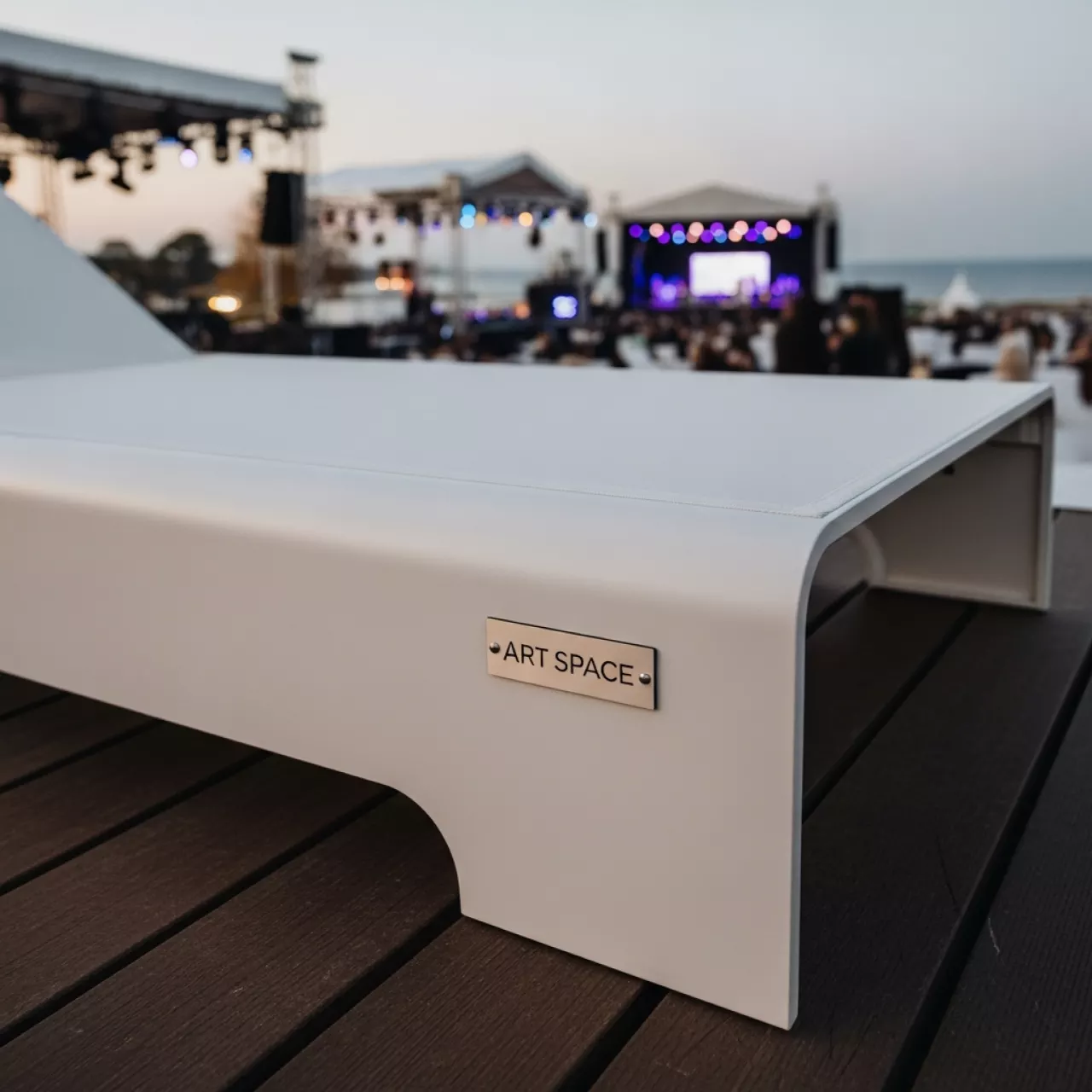 Аренда Лежак Andy белый алюминий в Mercure Сочи Центр — ART SPACE