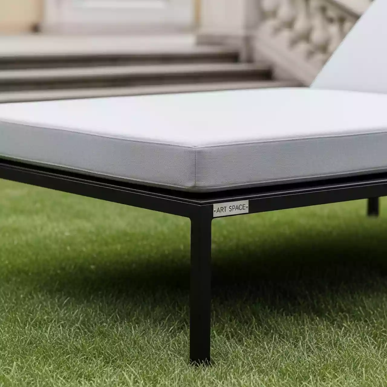 Аренда Лежак металлический с матрасом The Factory в усадьбе Голицына — ART SPACE