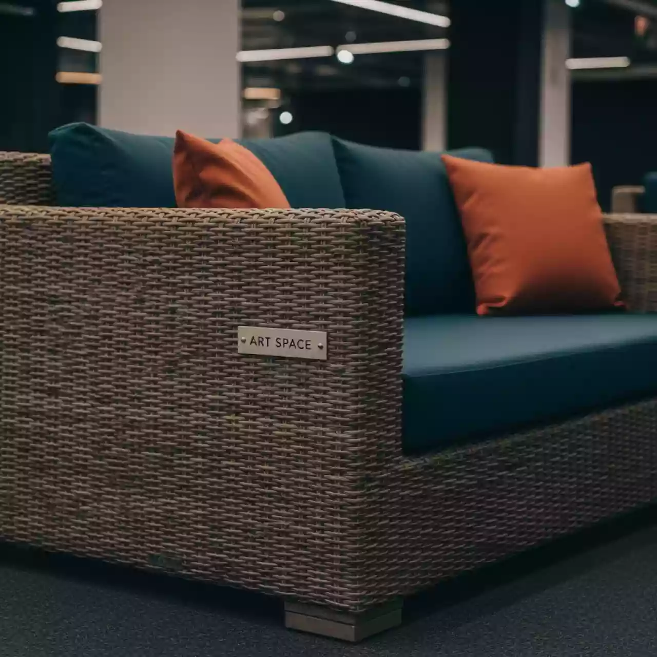 Аренда Лежак плетеный с подушками Heritage в ледовой арене «Шайба» — ART SPACE