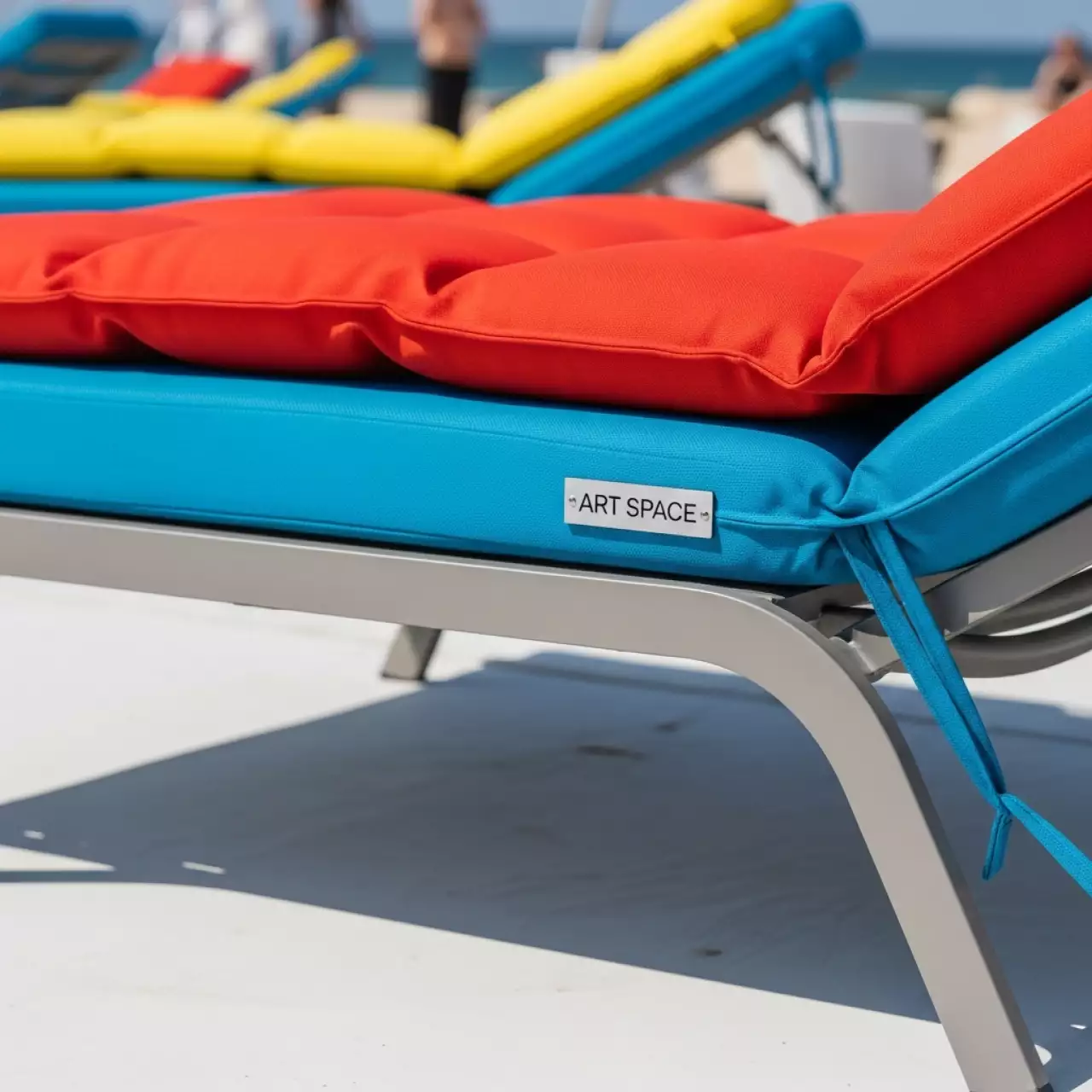 Аренда Лежак правый с подушками 9.Zero на пляже «Мандарин» — ART SPACE