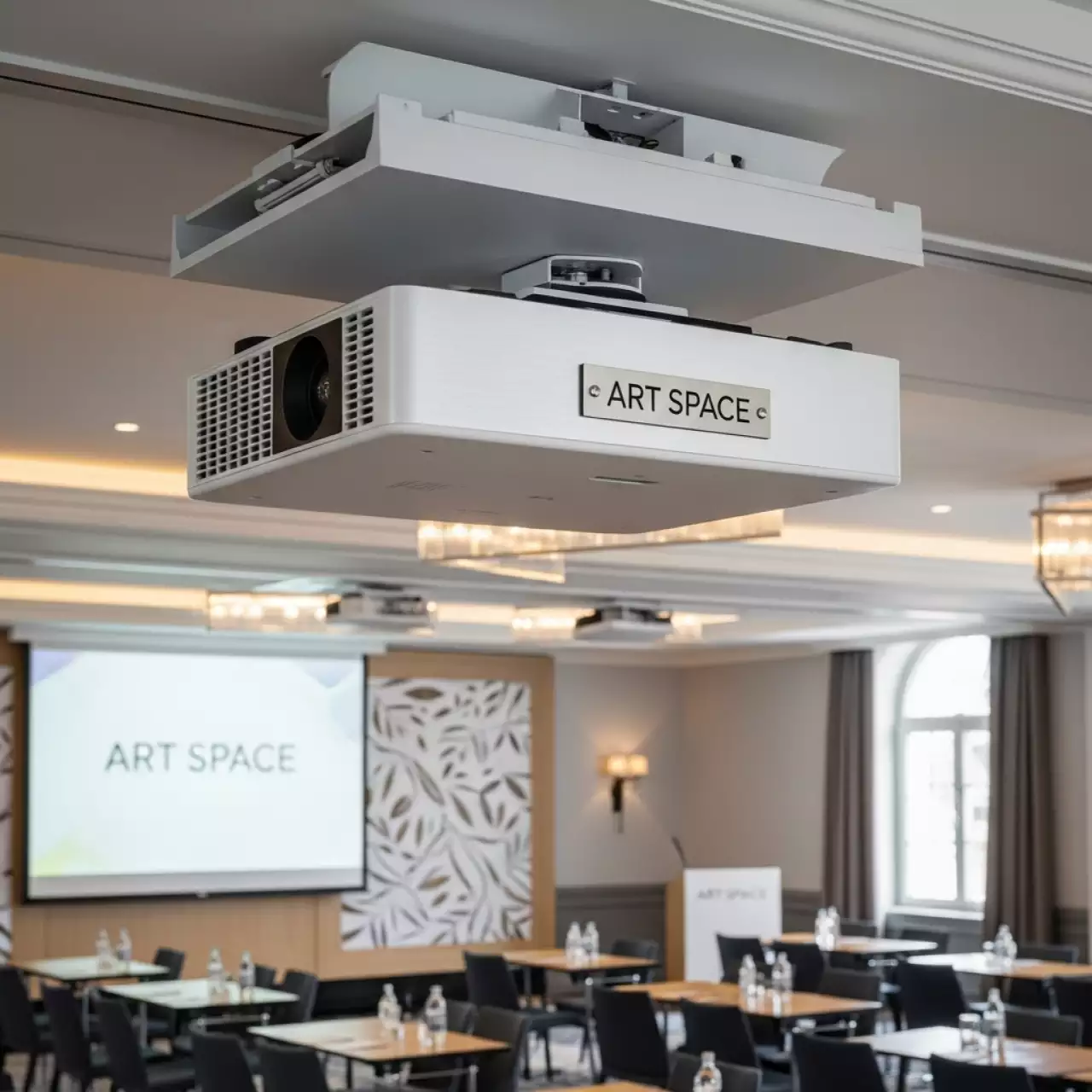 Аренда Лифт Wize Pro PL400HD в Маринс Парк Отеле — ART SPACE