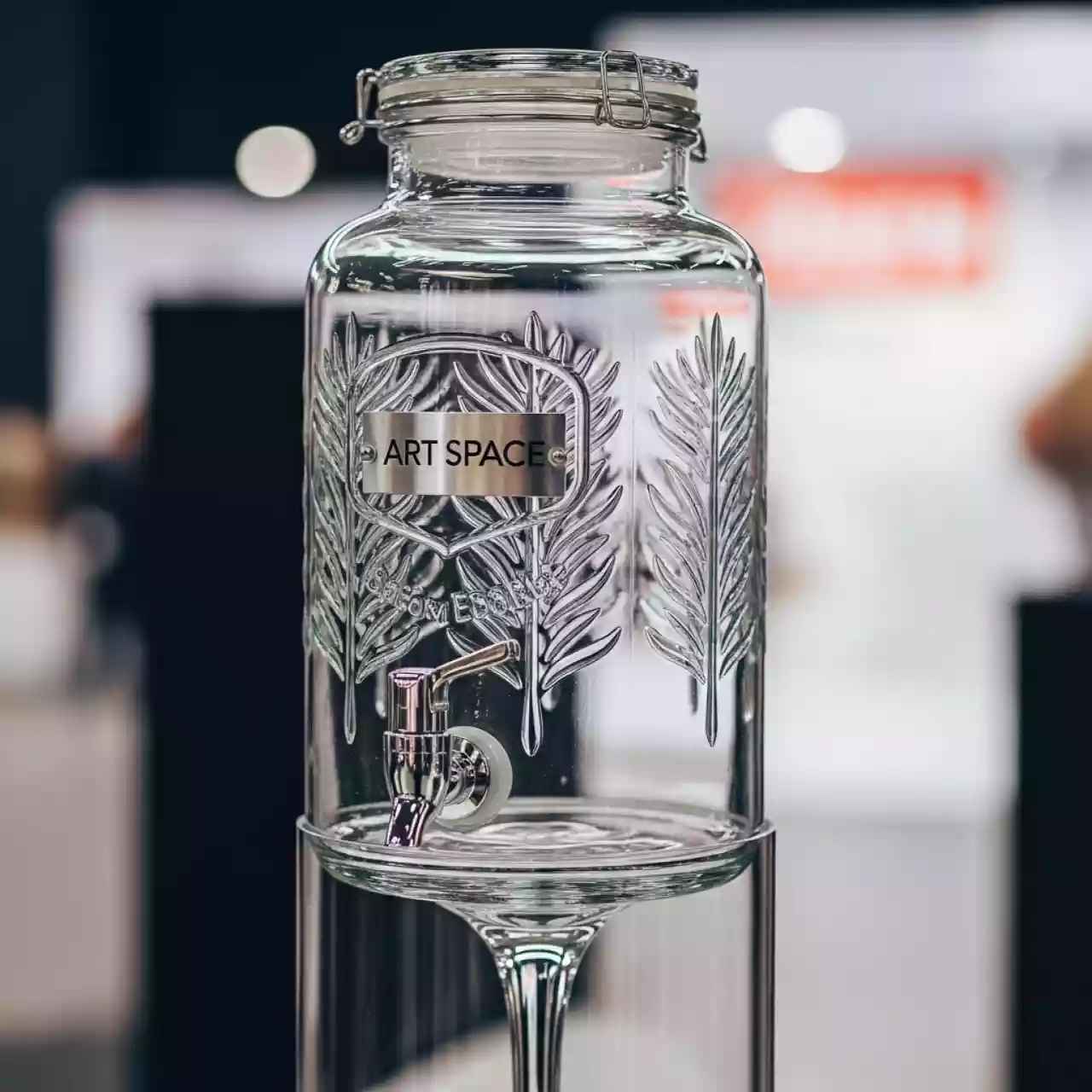 Аренда Лимонадник стеклянный на ножке Перо 5 л в Rodina Grand Hotel & SPA — ART SPACE