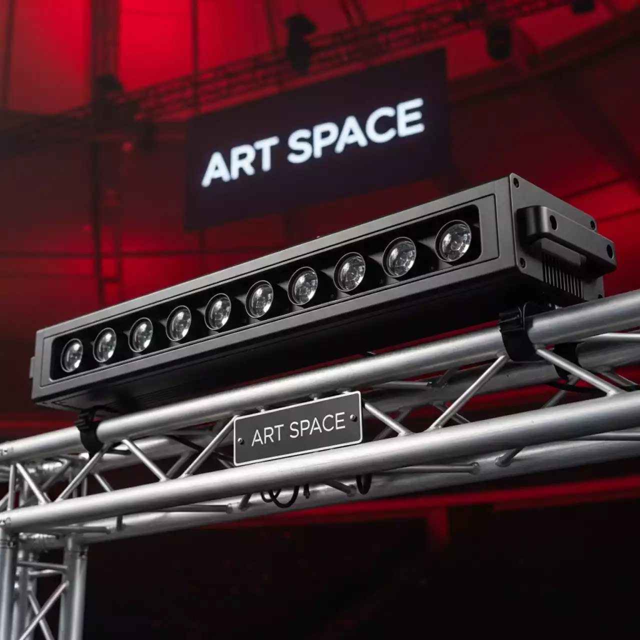 Аренда Линейка подвижная светодиодная Robe Robin CycFX 8 в Red Arena — ART SPACE