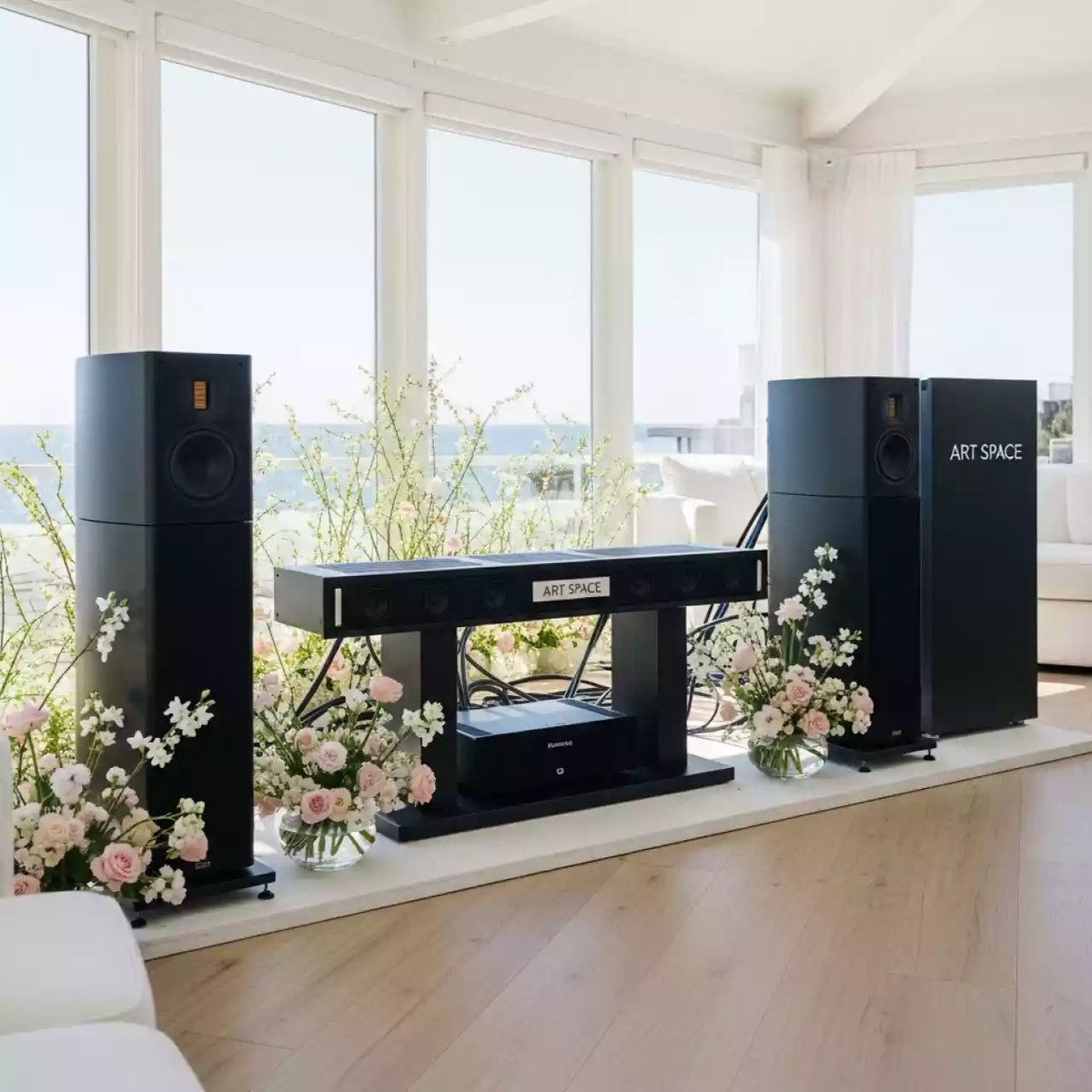 Аренда Линейный массив D&B Audiotechnik Q серия в пляжном клубе Del Mar — ART SPACE