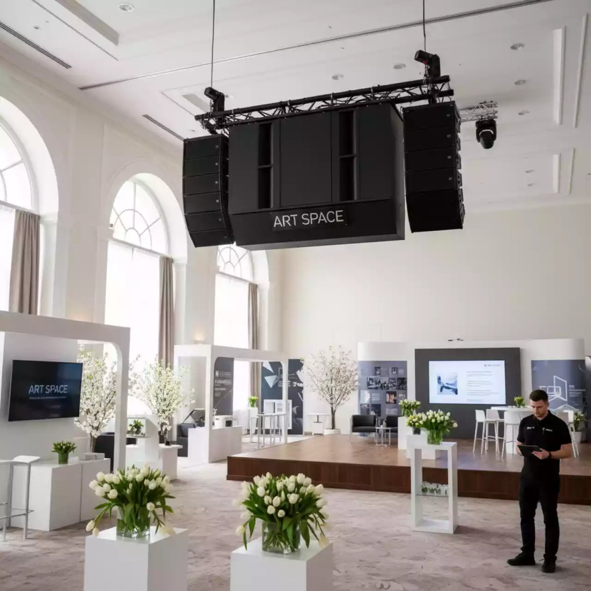 Аренда Линейный массив Electro Voice XLC127DVX в отеле Radisson Lazurnaya — ART SPACE