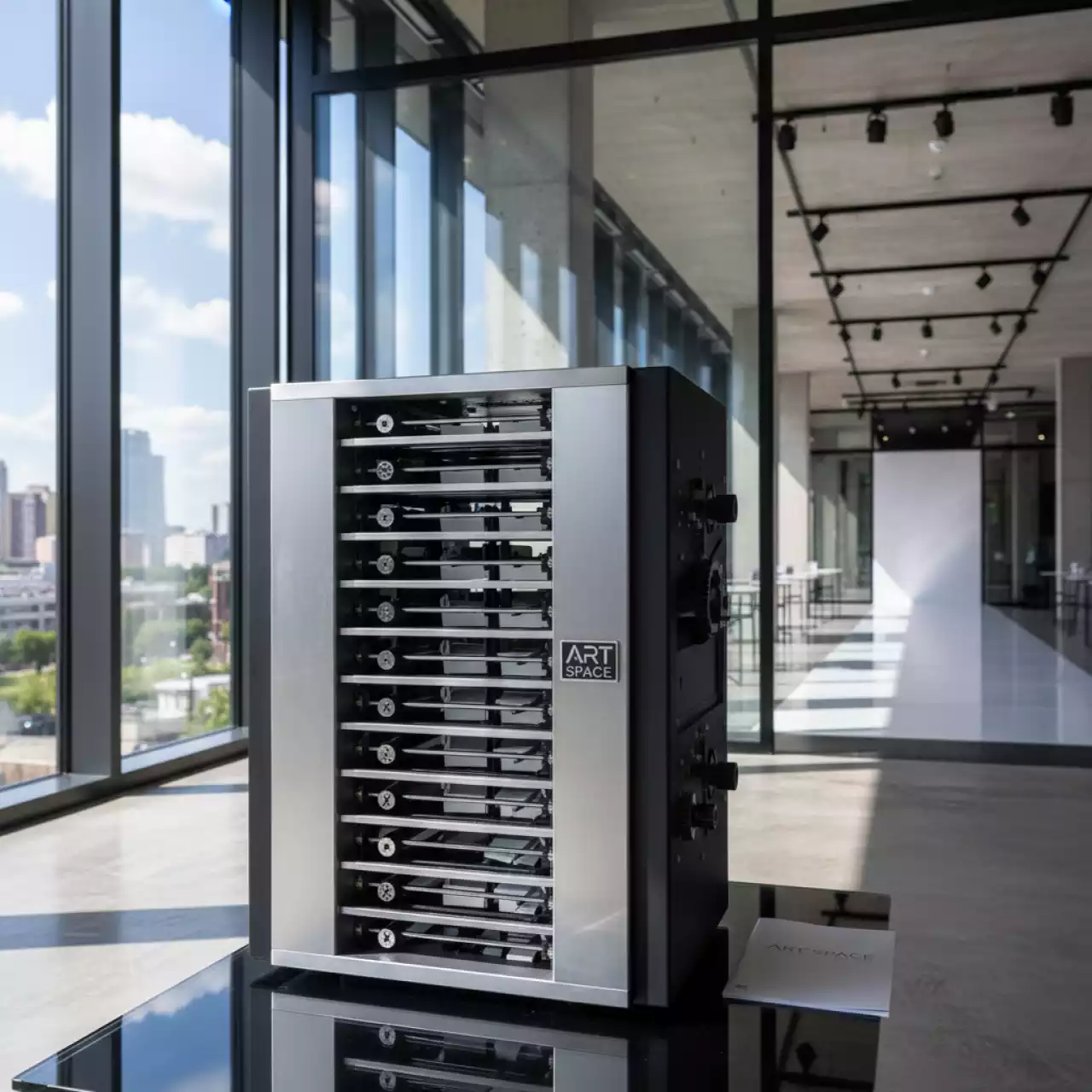 Аренда Листоподборщик Horizon QC S1000F в Panorama by Mercure — ART SPACE