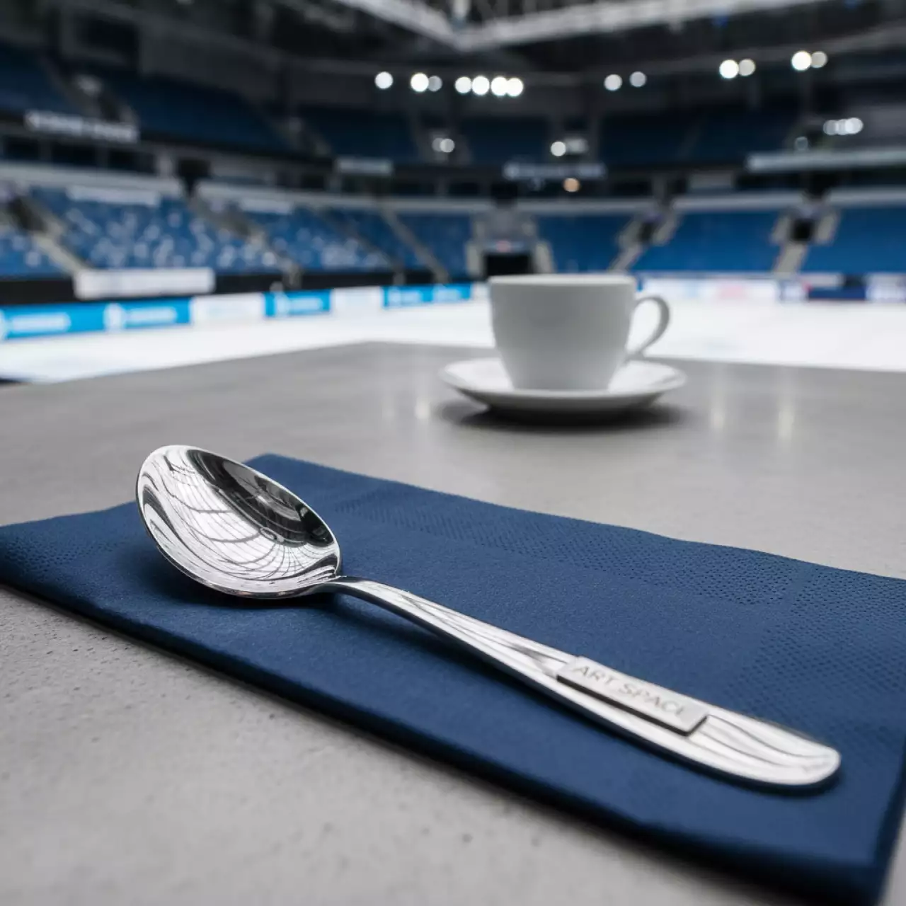Аренда Ложка кофейная Аляска Luxstahl в ледовой арене «Шайба» — ART SPACE