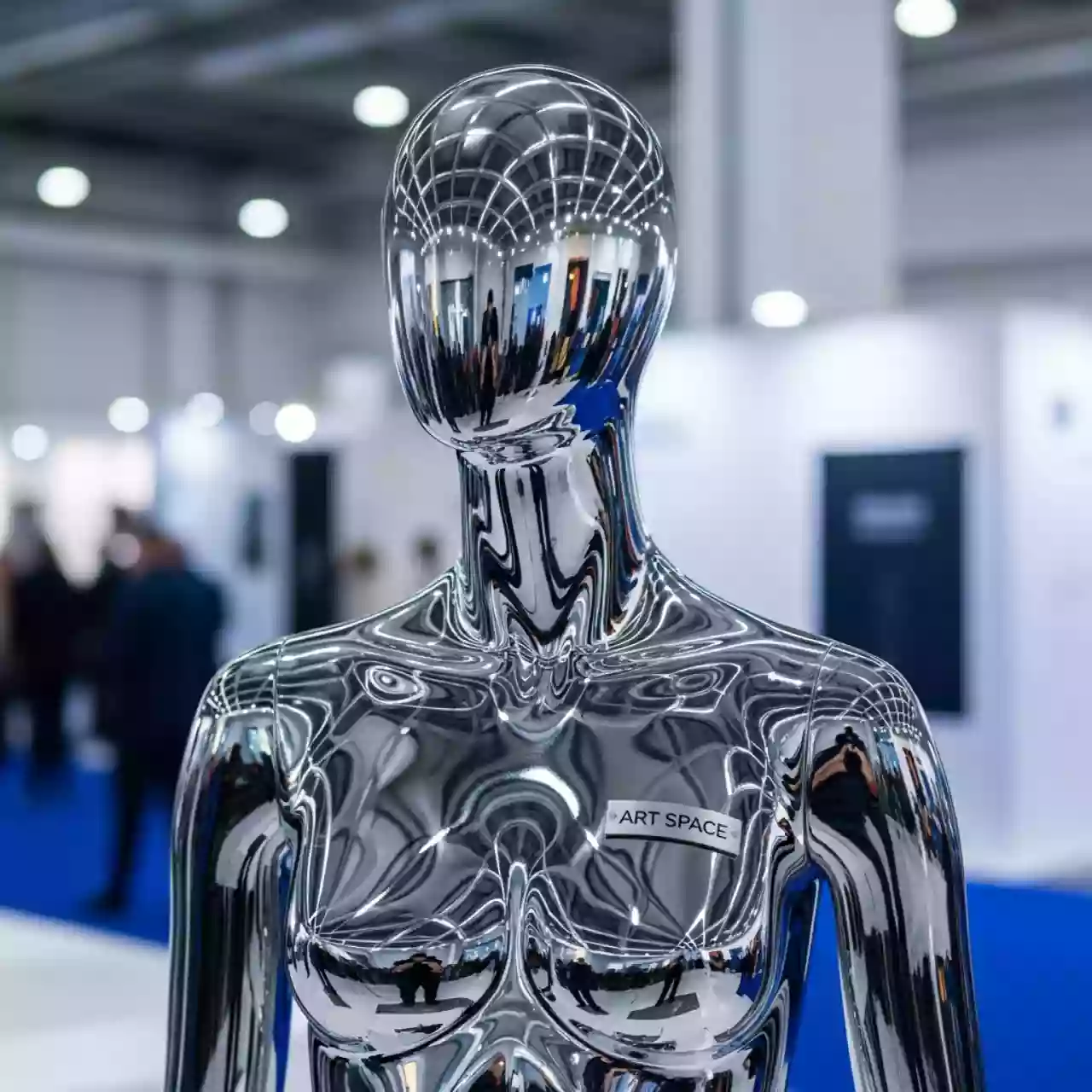 Аренда Манекен женский серебристый в санатории «Русь» — ART SPACE