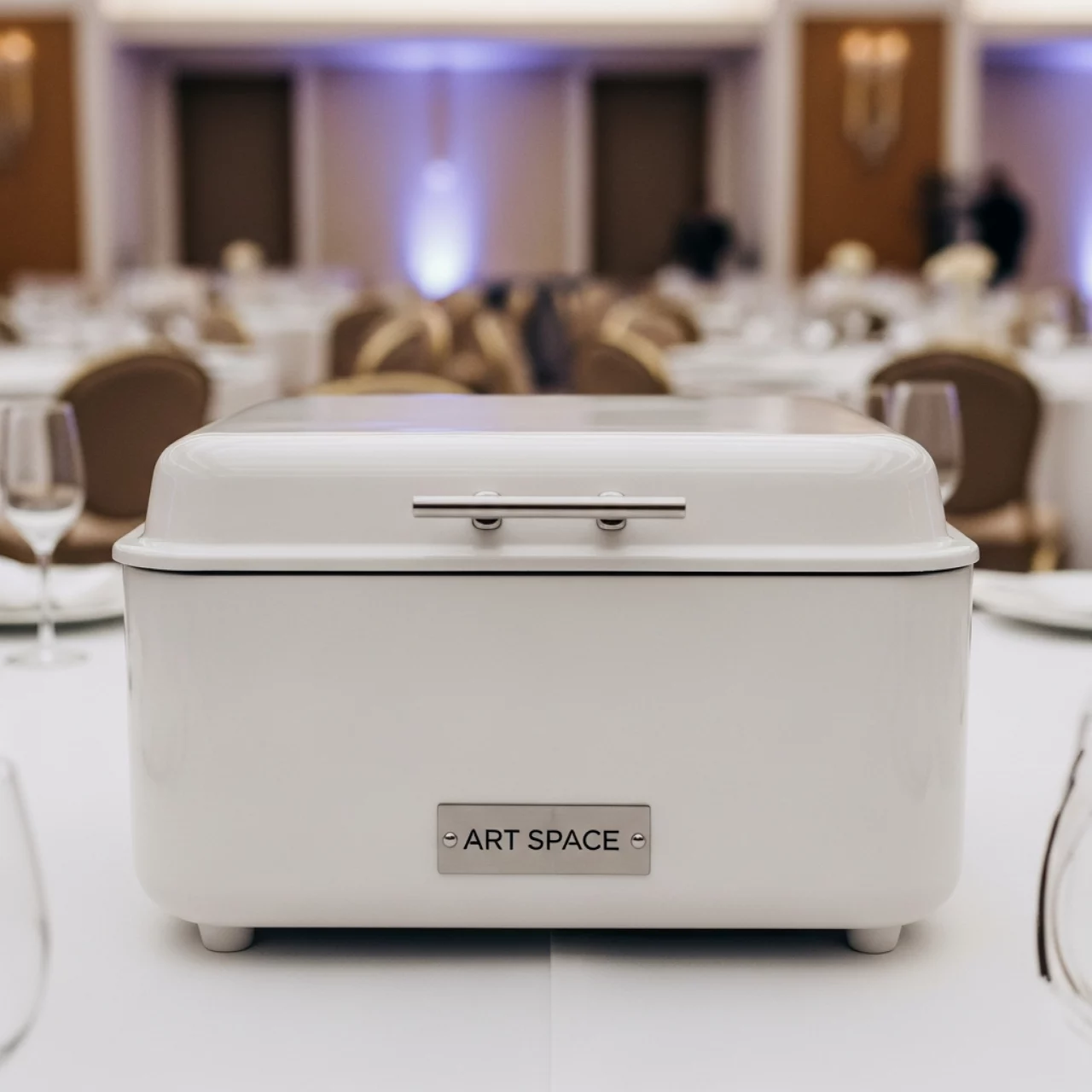 Аренда Мармит для вторых блюд Люкс белый в гранд-отеле «Жемчужина» — ART SPACE