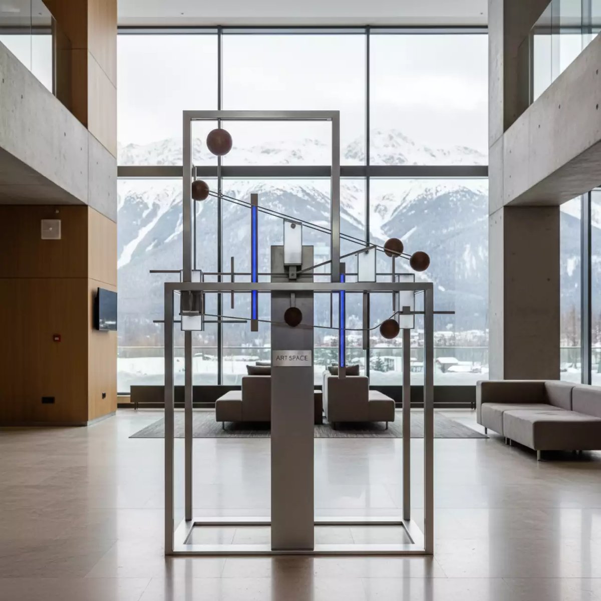 Аренда Машина Голдберга в Golden Tulip Rosa Khutor — ART SPACE