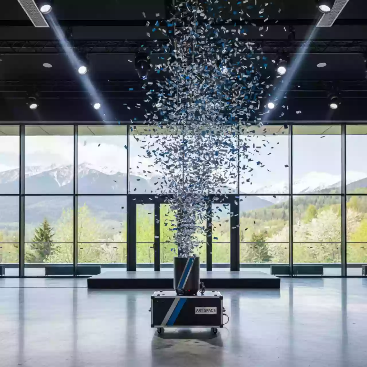 Аренда Машина конфетти аккумуляторная в Поляна 1389 Отель и Спа — ART SPACE