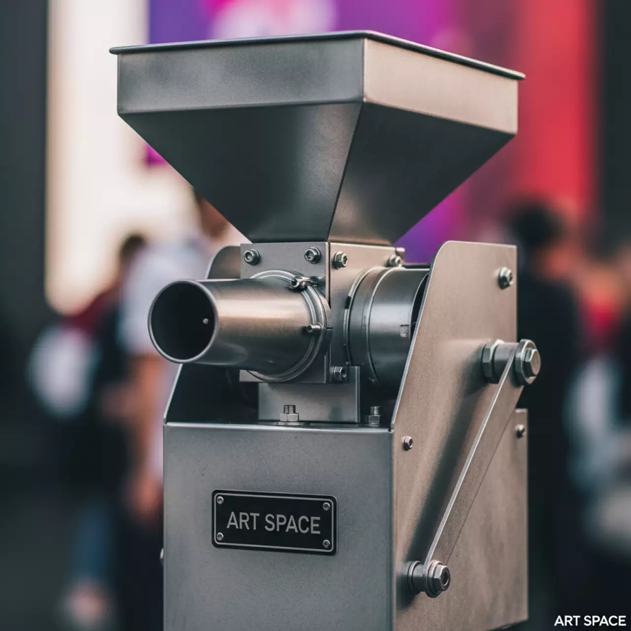 Аренда Машина конфетти ручная аккумуляторная на Имеретинской набережной — ART SPACE