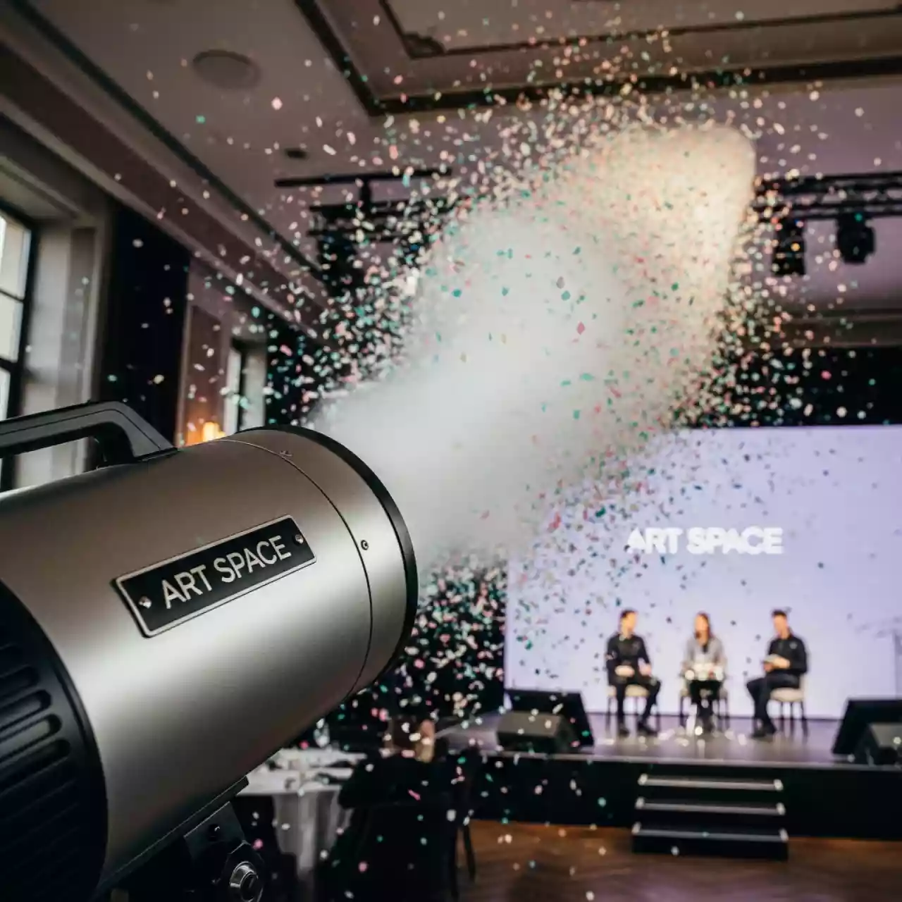 Аренда Машина конфетти с выдувом 10 м в ресторане «Brunello» — ART SPACE