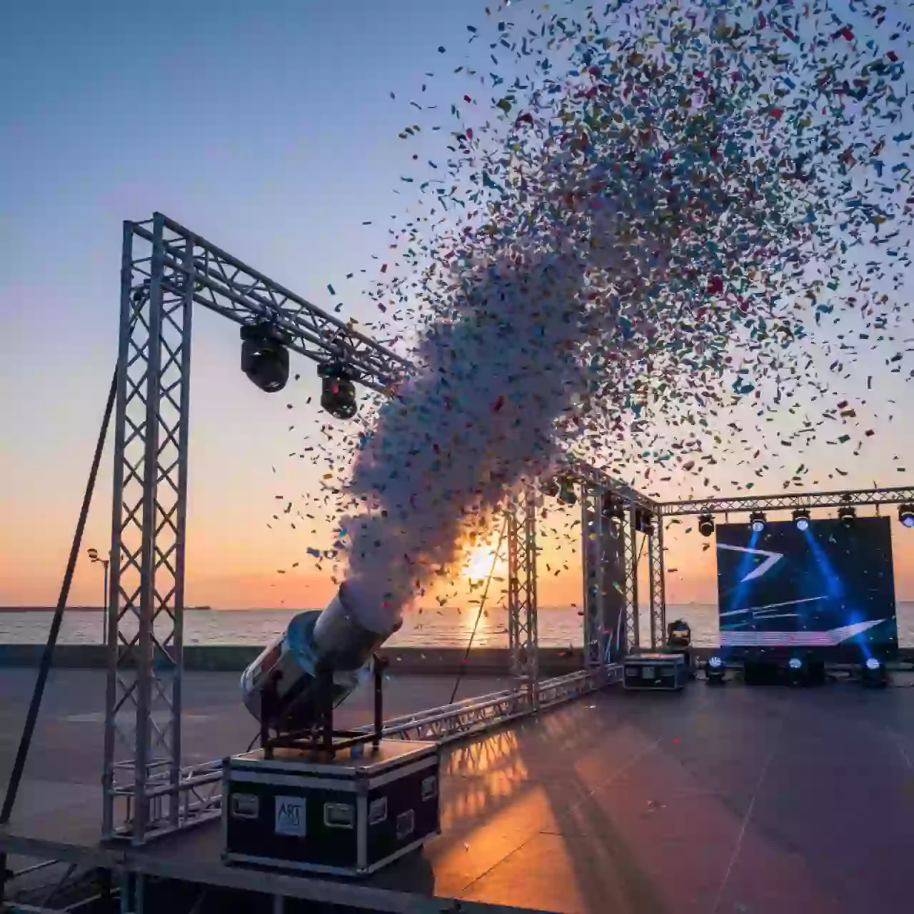 Аренда Машина конфетти выдувная 9 м на Имеретинской набережной — ART SPACE