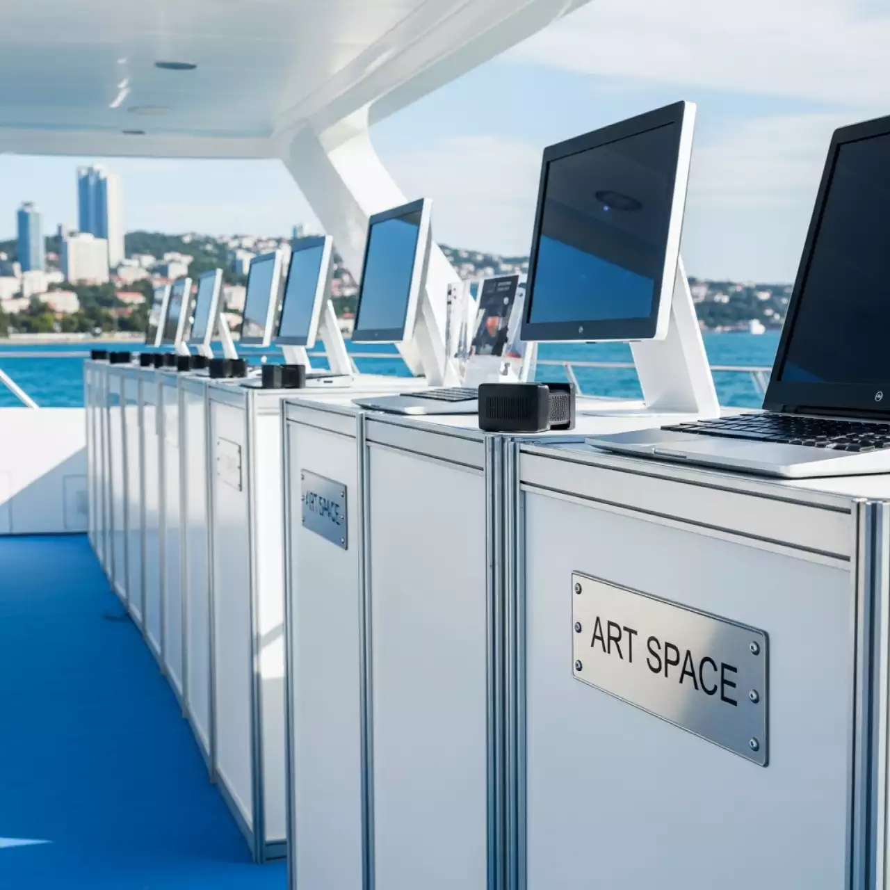 Аренда Массивов линейных на VIP теплоходе (Морпорт Сочи) — ART SPACE