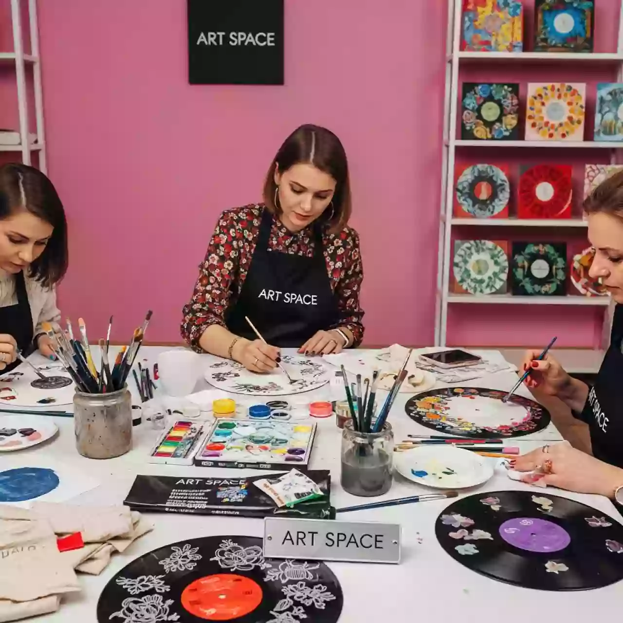 Аренда Мастер класс роспись пластинок в Зимнем театре — ART SPACE