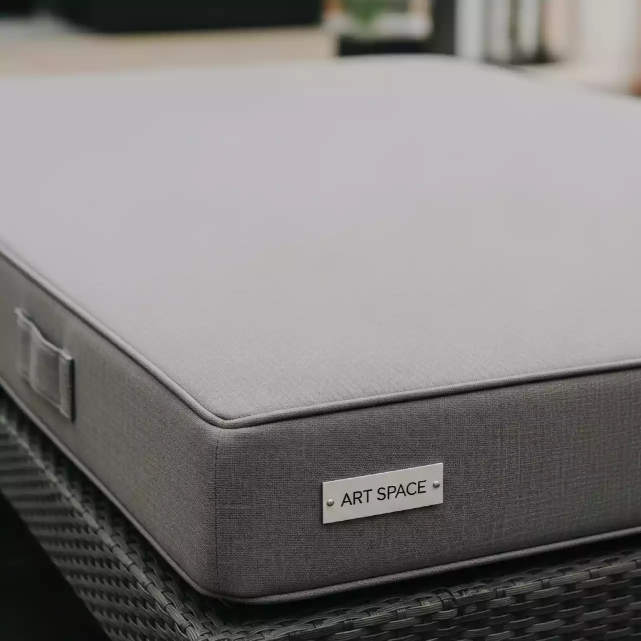 Аренда Матрас для шезлонга Pillow ZD 1 в Mövenpick Hotel — ART SPACE