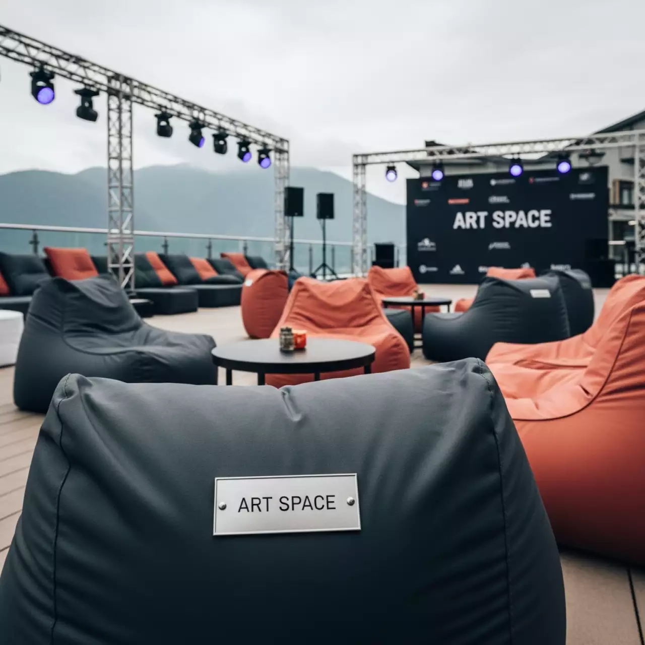 Аренда Мебель бескаркасная в Sochi Marriott Krasnaya Polyana — ART SPACE