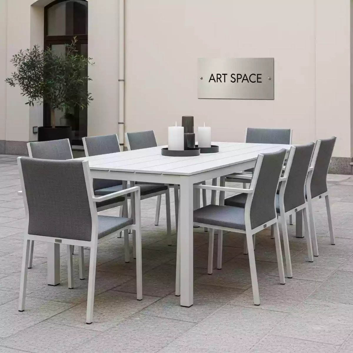 Аренда Мебельная группа белый серый алюминий текстилен Sottenville на 8 персон в Stella di Mosca — ART SPACE