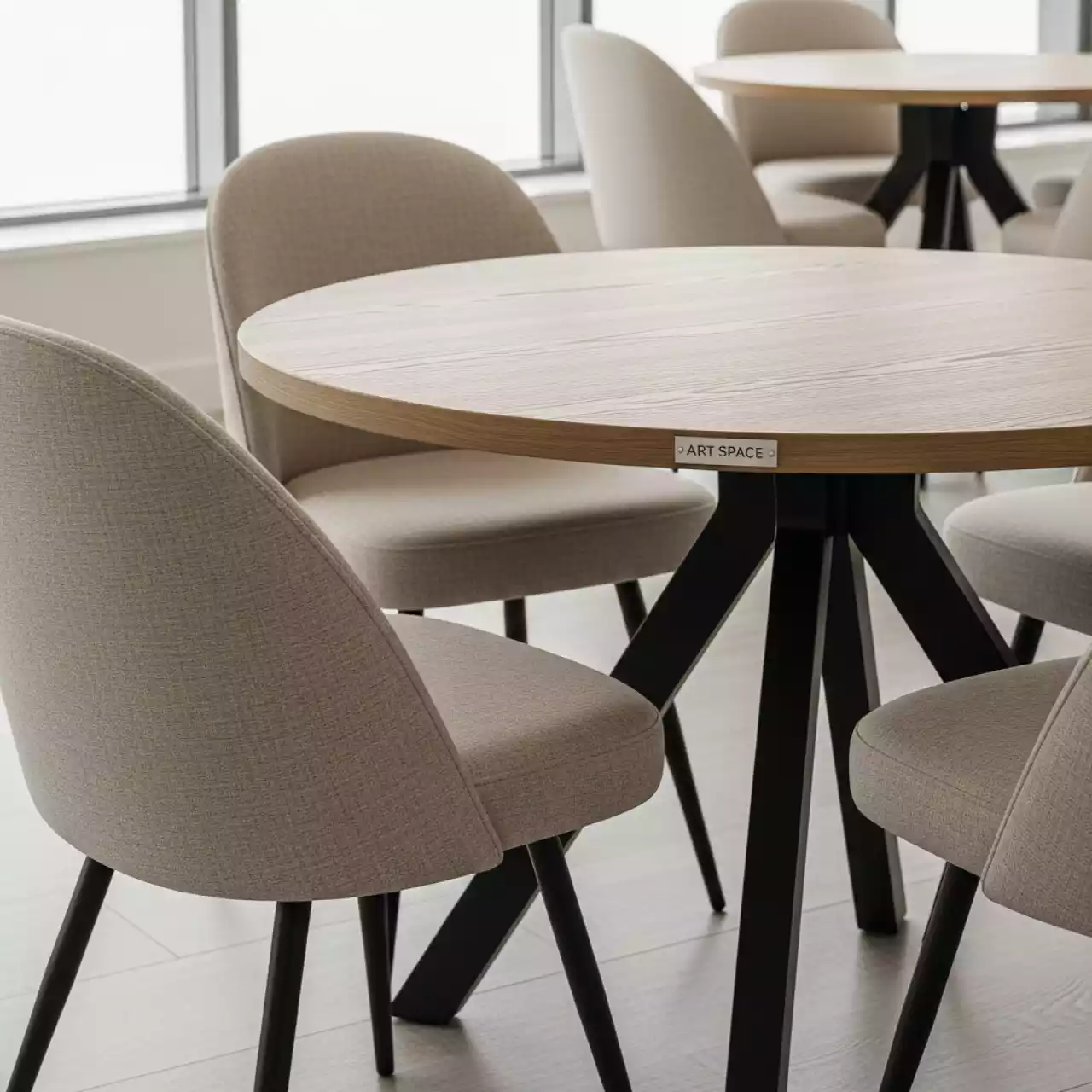 Аренда Мебельная группа Диего 4 персоны круглый стол дуб бежевая в Radisson Collection Paradise — ART SPACE