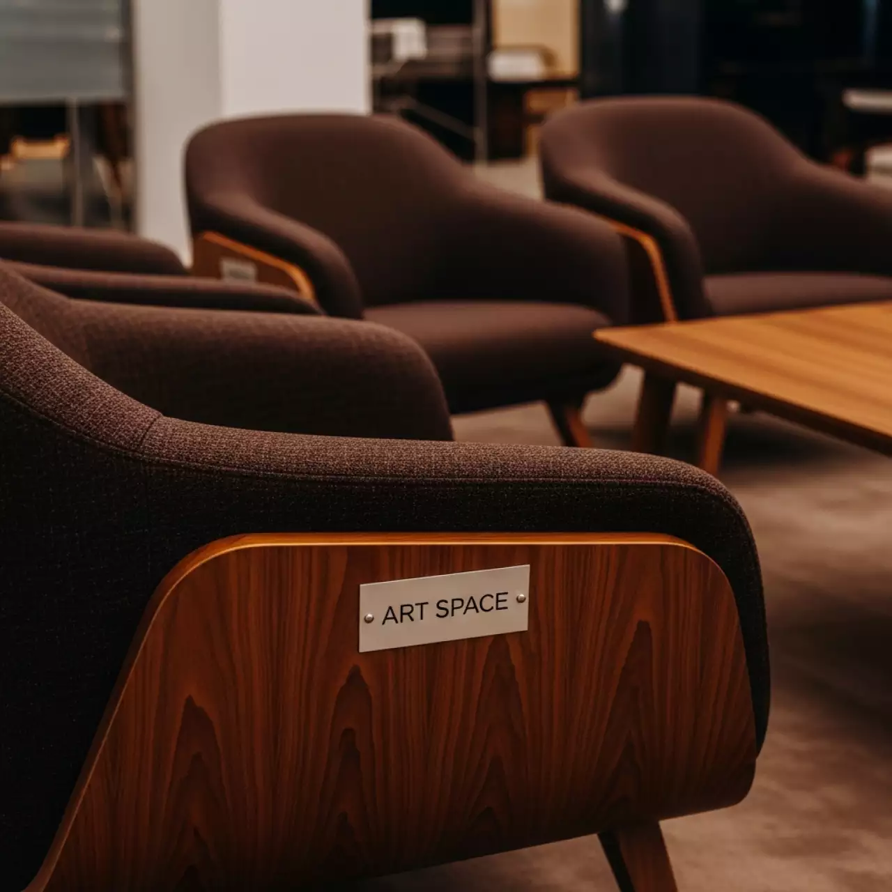 Аренда Мебельная группа Jumi коричневая в Маринс Парк Отеле — ART SPACE